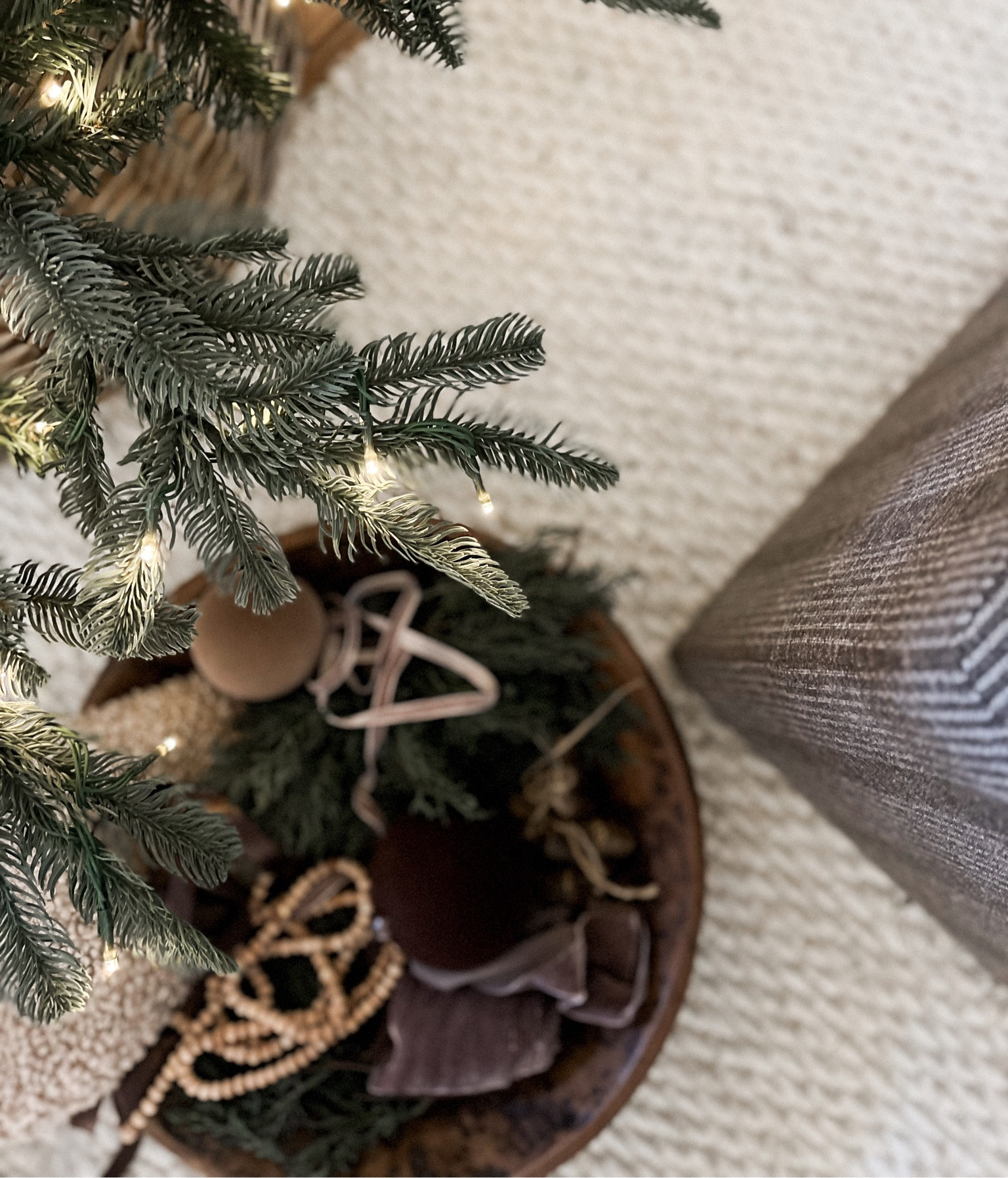 a brown Christmas 🤎🌲

rustic modern organic modern neutral Christmas decor. Christmas tree. Bead garland. Brown ornaments. Velvet ornaments. Amazon Christmas decor mcgee and co McGee & co gold bead garland 

#LTKhome #LTKSeasonal #LTKHoliday