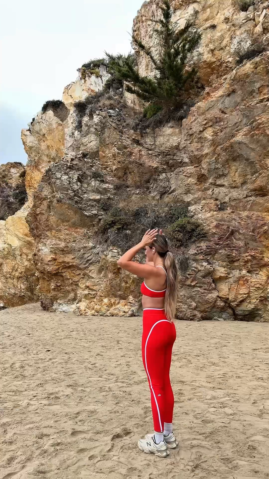 3 mile beach run in my @Alo Yoga workout set 

Xs in both too and bottom.

#LTKgrwm #LTKdayinmylife #LTKfitnessgoals
