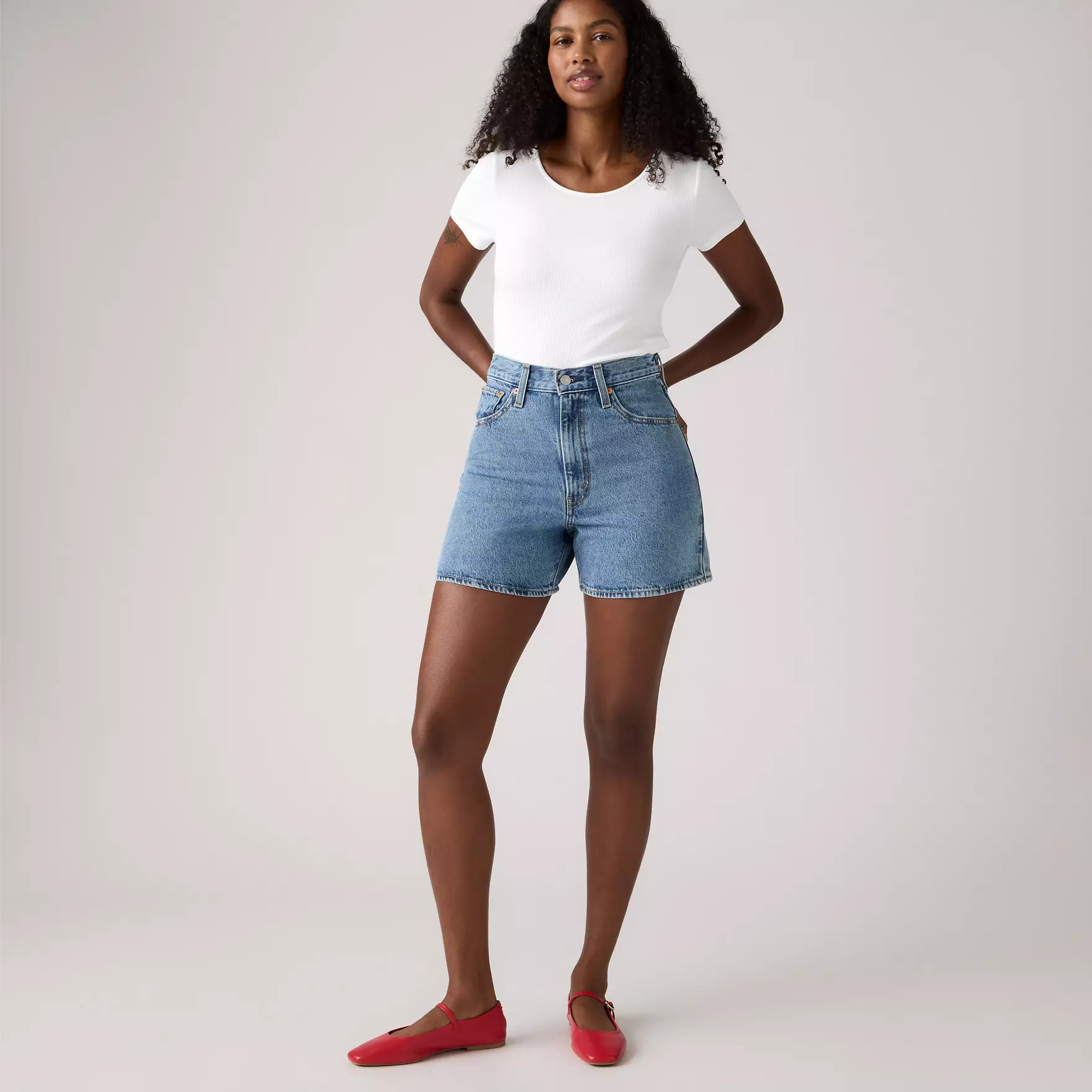 Cinch Mid-thigh Women's Shorts - Medium Wash | Levi's® US | Levi's US