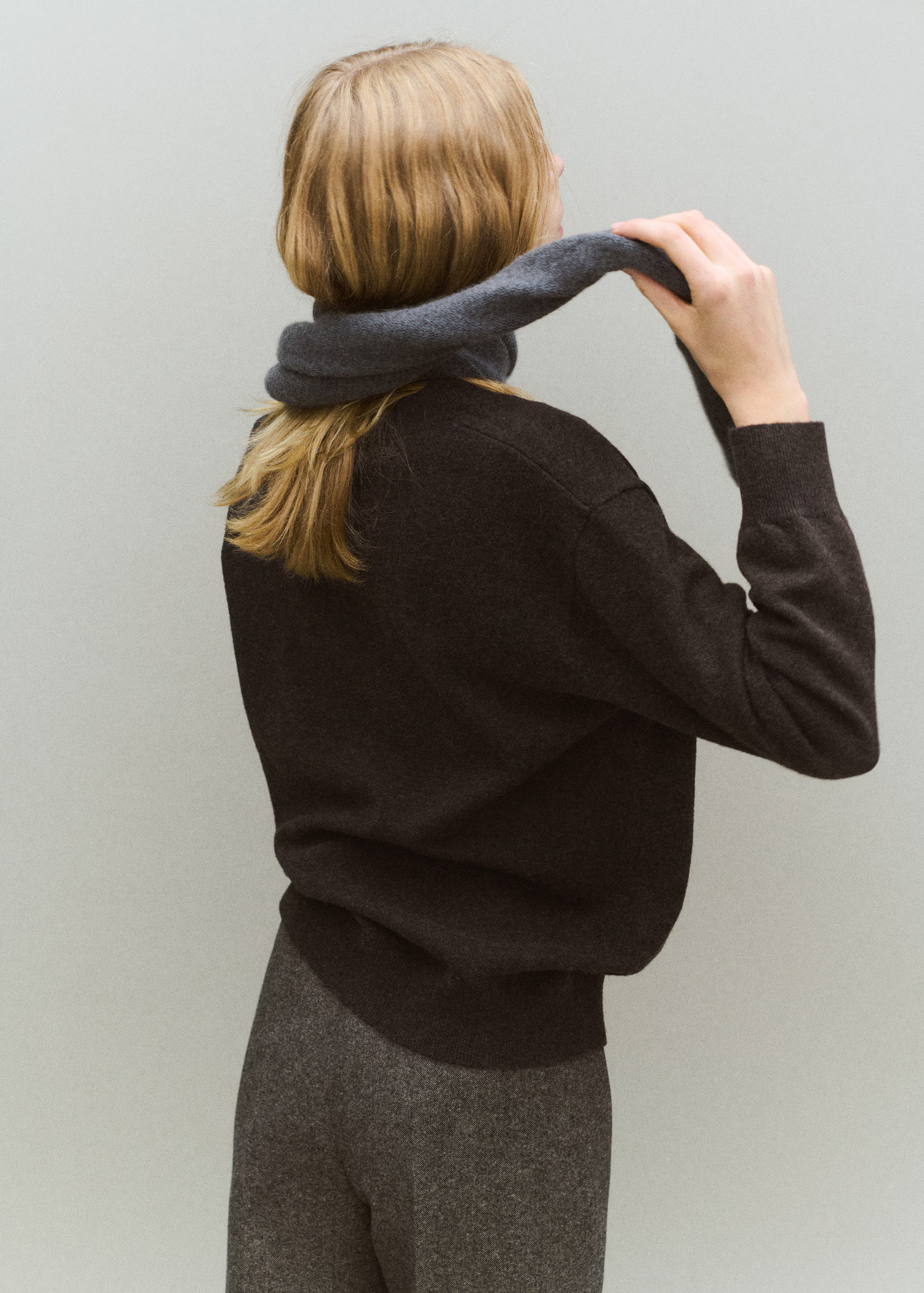 Fine-knit V-neck sweater | MANGO (UK)