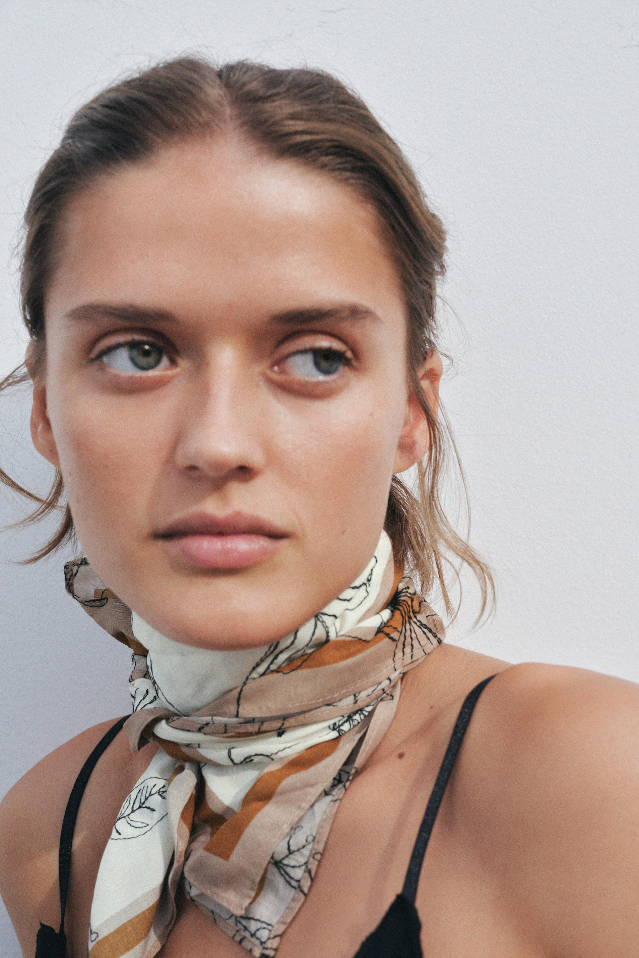 EMBROIDERED FLORAL SCARF | Zara US