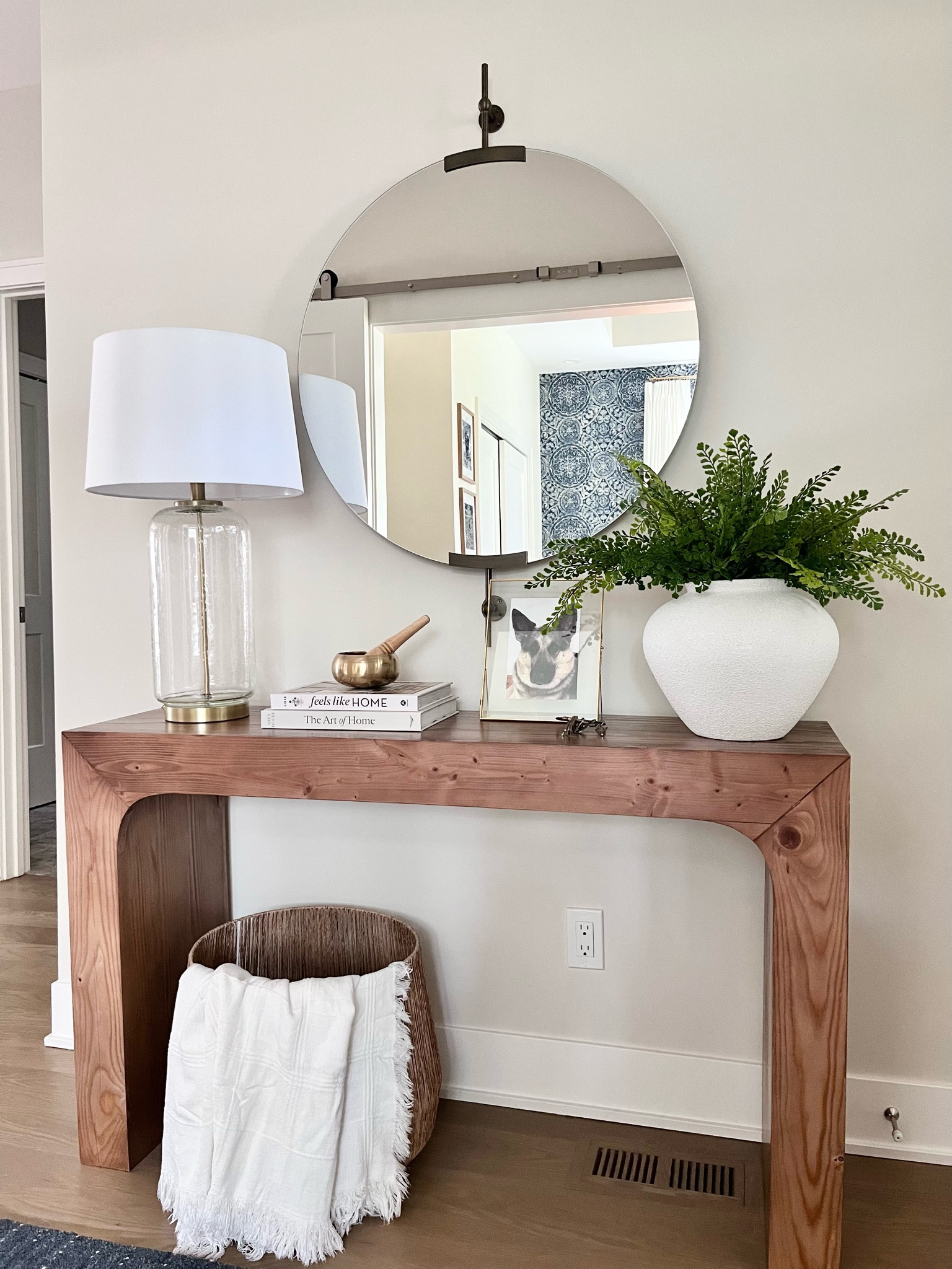 A welcoming entry!

#LTKHome #LTKSaleAlert