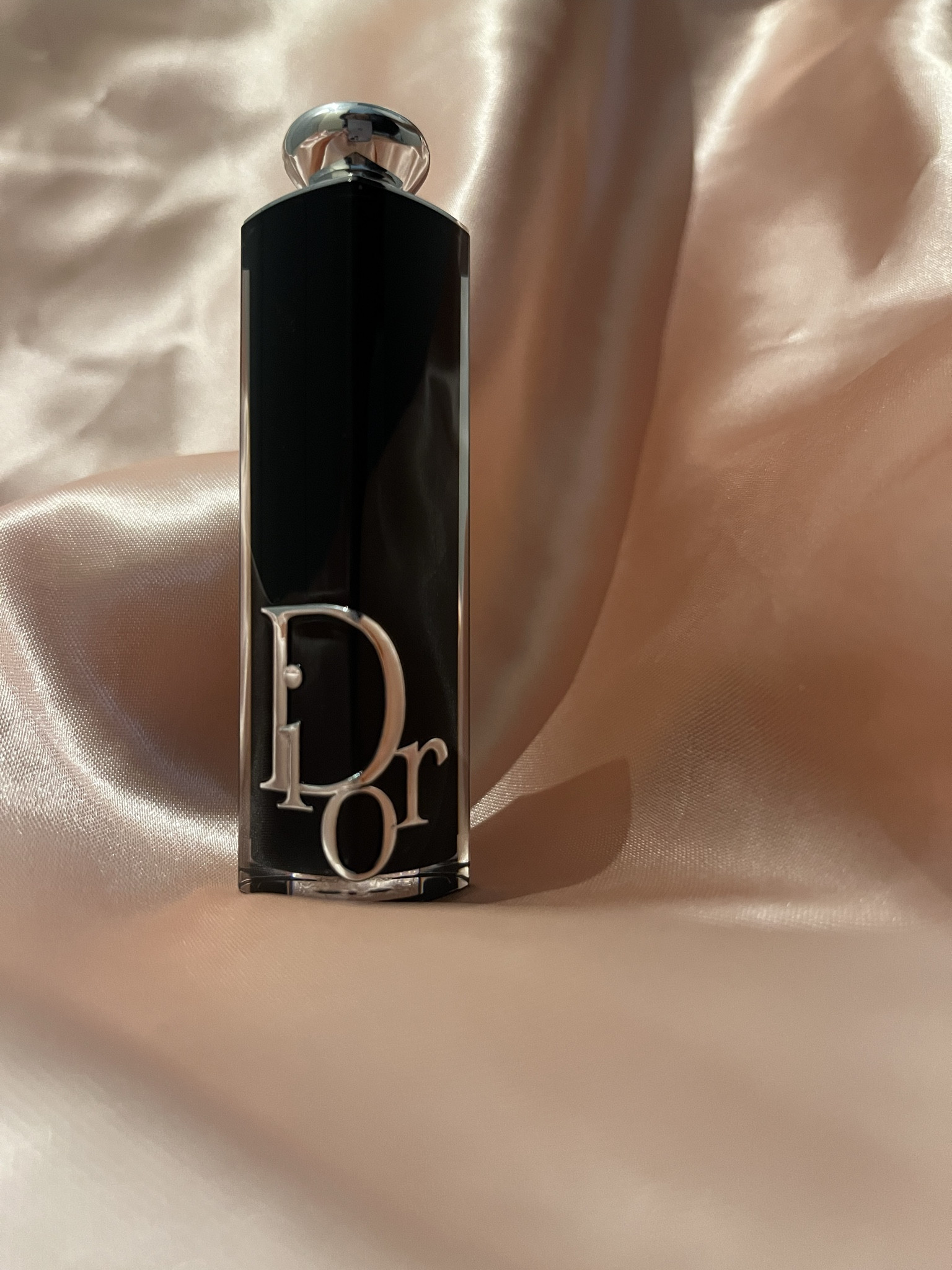 Dior Addict Lipstick cor 567 Rose Bobby
Brilhante com efeito vinil e de cor intensa, até 24 horas de hidratação e 6 horas de duração da cor nos lábios.
Sua fórmula é composta por 90% de ingredientes de origem natural, sua textura é ultra-hidratante e cremosa, combina Cera de Jasmim e Óleos Vegetais para uma hidratação e brilho incríveis.
Já quero mais cores.

#dior #diorlipstick #dioraddict #sephora

#LTKbrasil #LTKbeauty