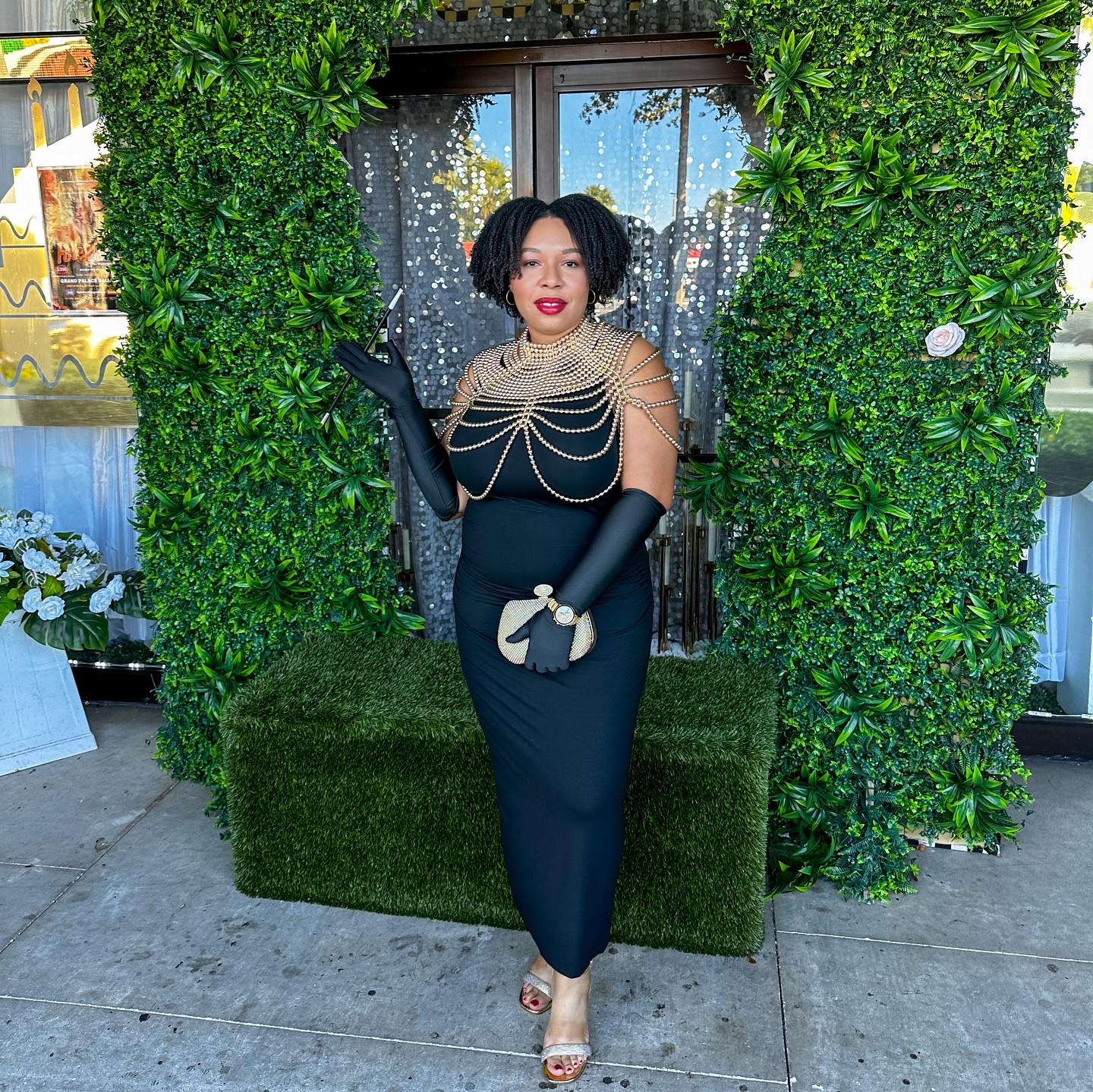 The theme was 1920’s, Great Gatsby. After ordering a total of 8 dresses plus accessories I finally decided on this one the day of the event. 
I was trying to stay within the theme as much as I could without bumping into a twin in there 😂 

What do you think?

#1920style #greatgatsbytheme #philofirereunion #blackandgoldoutfit