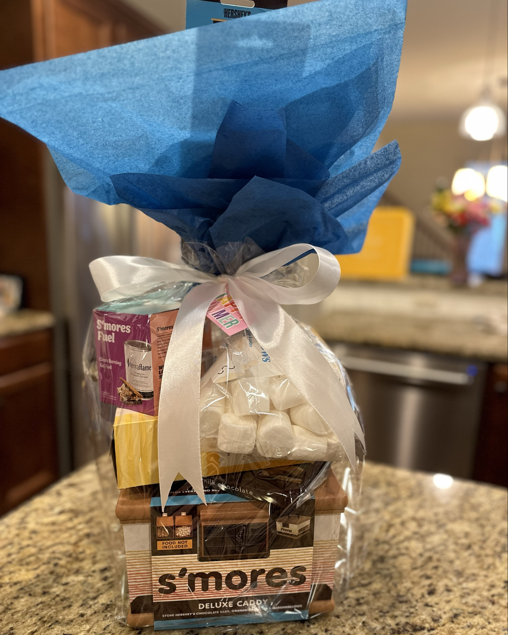 Summer gifts for teachers, hostess or neighbors! 🏕️🔥🍫

#teachergift #summergift #smorekit #hostessgift 