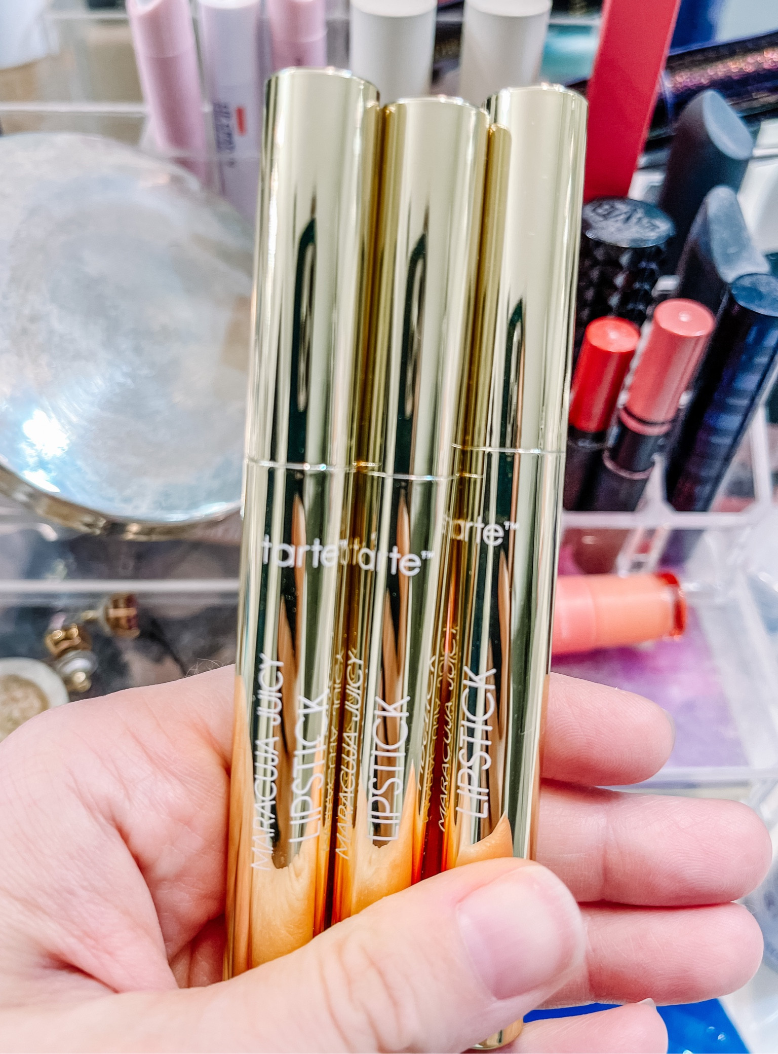 My favorite daily lipsticks are on sale! They are currently $15.20 when you use the code “EXTRA20” on Tarte’s website. I had to purchase a few more that I can use during the summer! (Looking at you Pinky Coral 😊)

Color I use everyday: Rose


#LTKsalealert #LTKbeauty