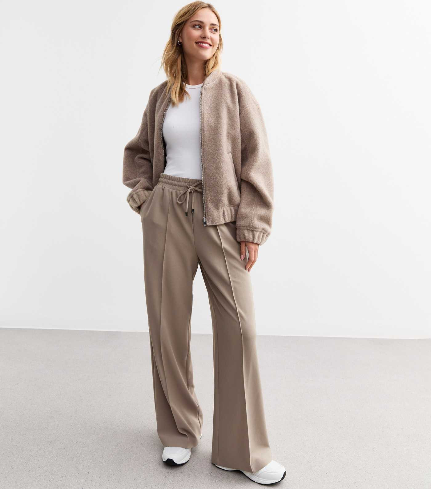 Joss Jogger Wide Leg
						
						Add to Saved Items
						Remove from Saved Items | New Look (UK)