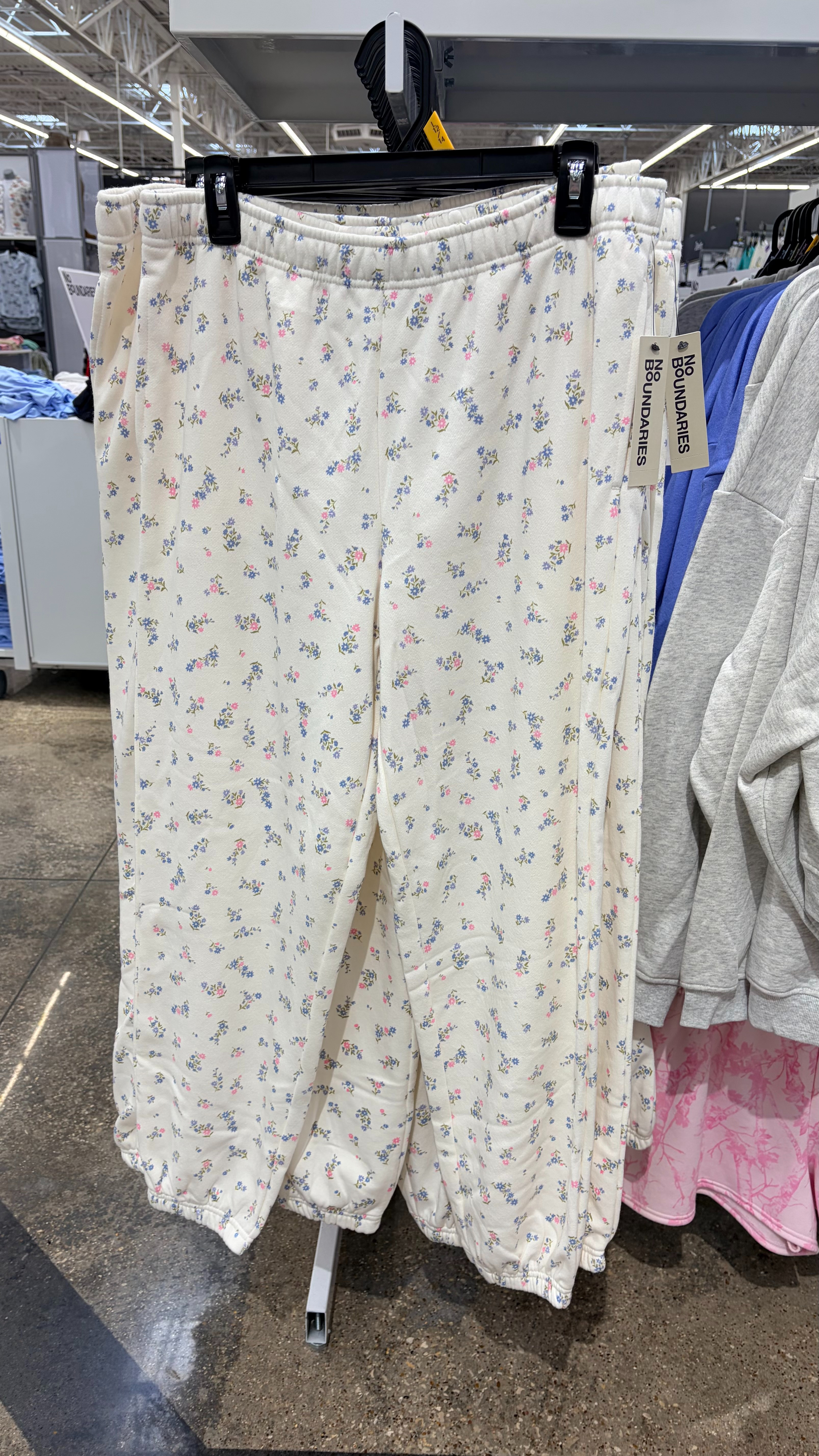 Relaxed fit and real-world wearability. The No Boundaries’ Fleece Joggers brings a roomy fit, cinched cuffs for an extra chill vibe, and a soft fleece that’ll have you reaching for this every week. The side-seam pockets and easy elastic waistband means extra convenience and space for the days’ must-haves, perfect for downtime or days out. 

 #LTKdayinmylife #LTKootd #LTKmomlife