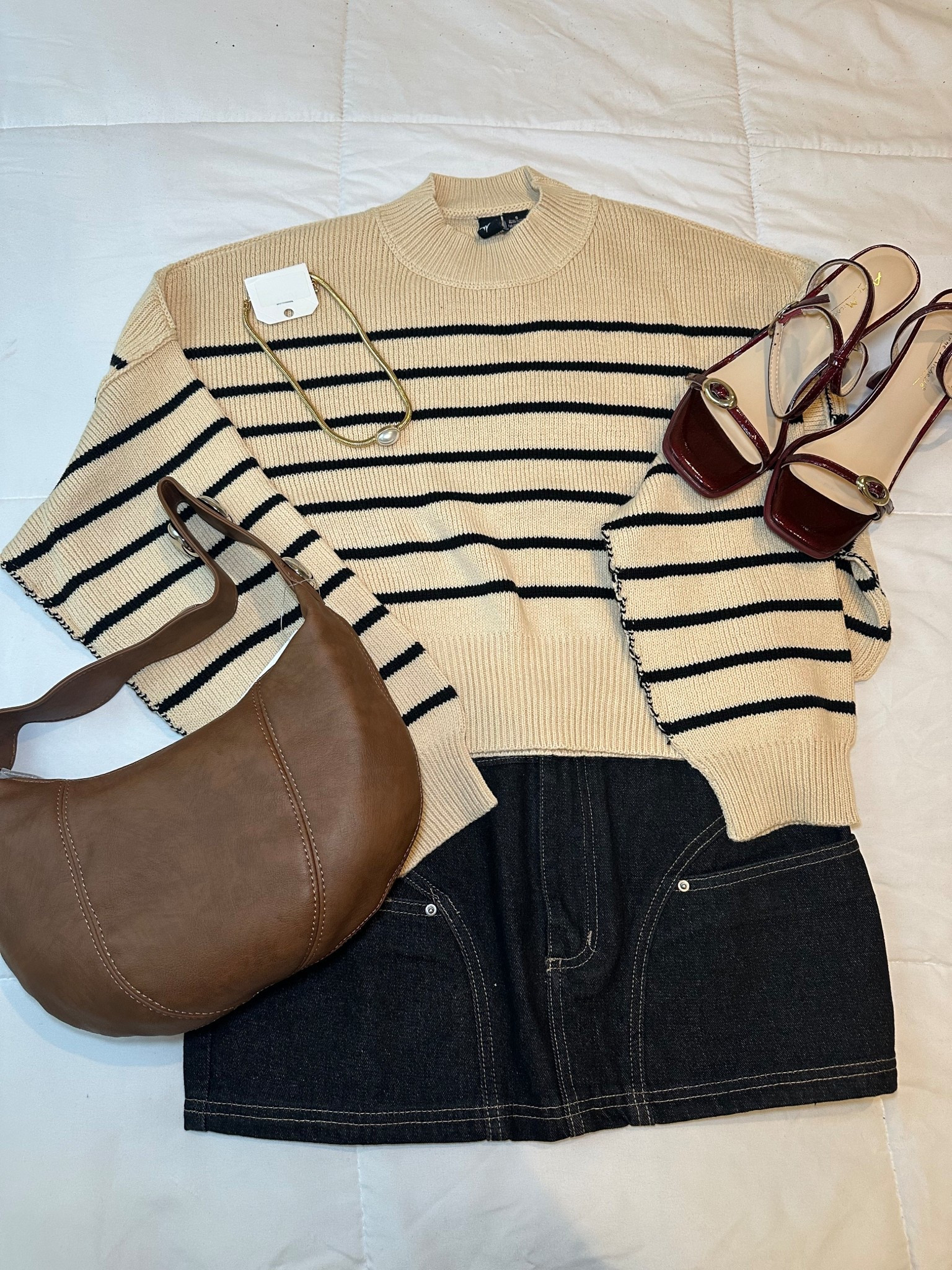 A little bit of stripes #ootdinspo #windsorstore #ootdholiday

#LTKootd #LTKPetite #LTKHoliday