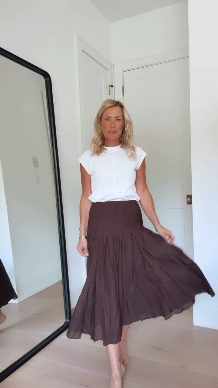 Loving the flattering fit of this pleated chocolate brown maxi skirt!
Tee: xs
Skirt: xs

#LTKgrwm #LTKSeasonal #LTKOver40