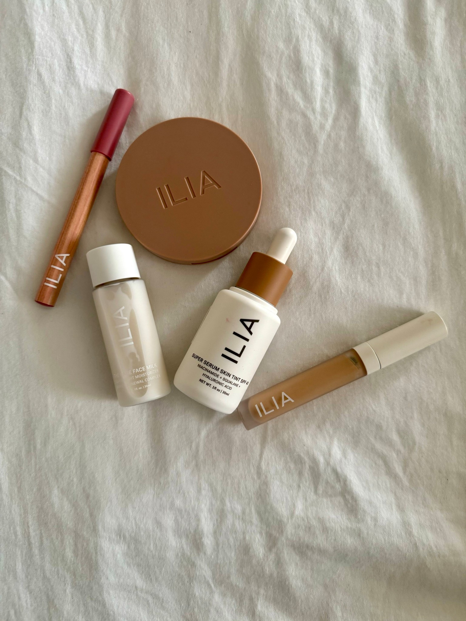 Summer makeup that makes my skin glowy☀️ I love this easy set I customized as a bundle for a discount! 