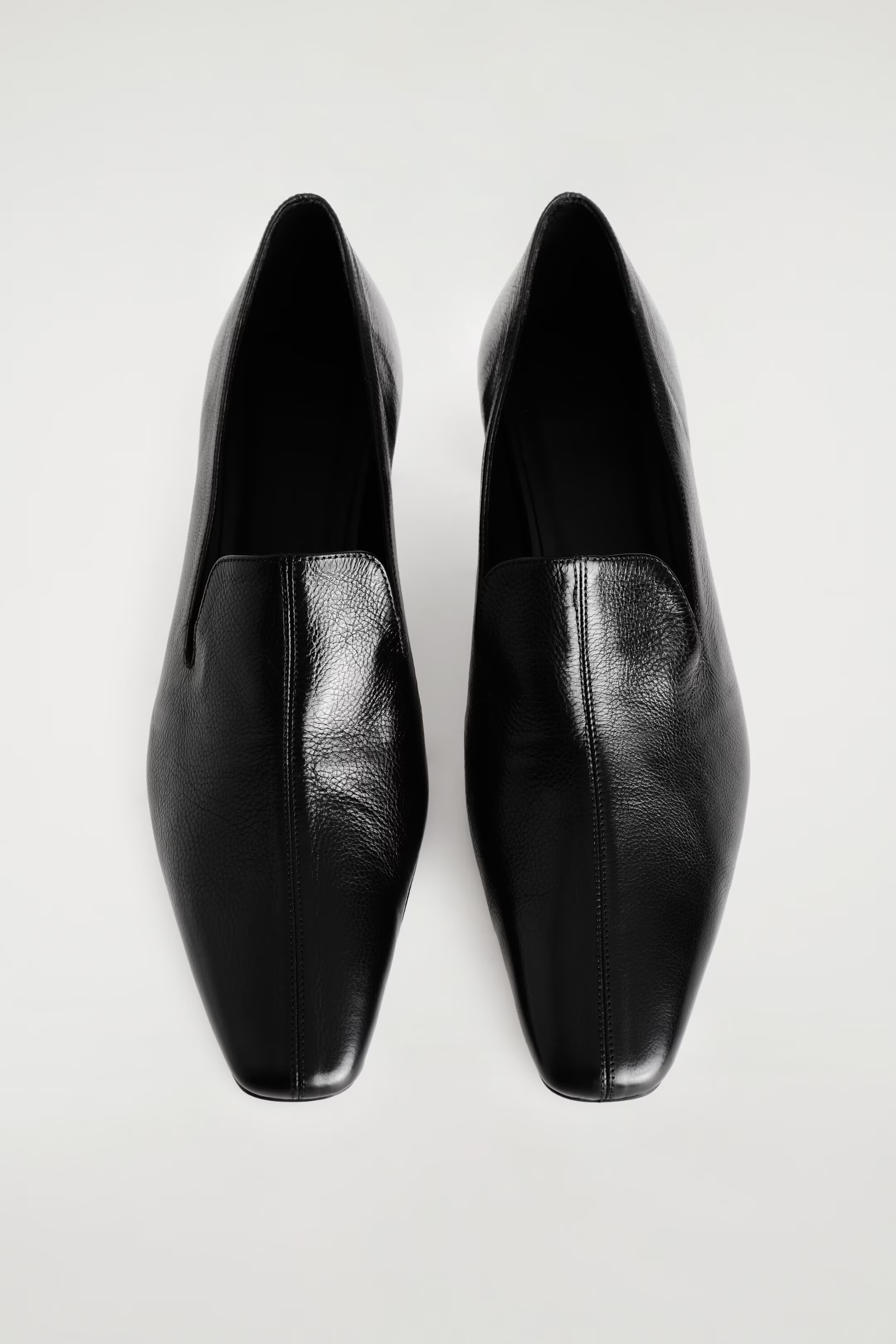 LOAFERS AUS LEDER MIT SCHR\u00c4GEM ABSATZ - SCHWARZ | COS DE | COS (EU)