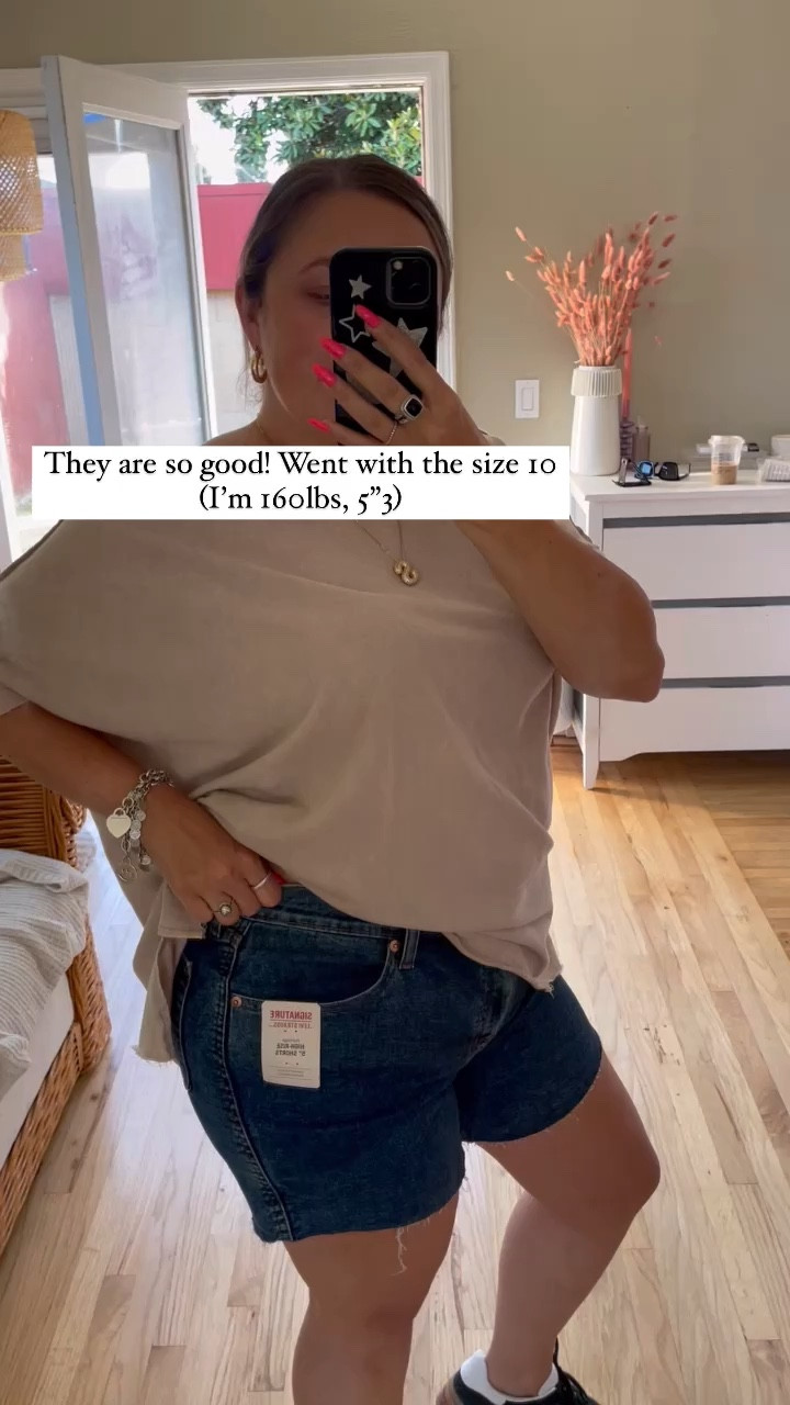 These shorts from Walmart are amazing and they’re such a good Abercrombie look for less I went with a size 10 and I am 5”3 160lbs. 

I usually wear a size 31 in Levi’s.