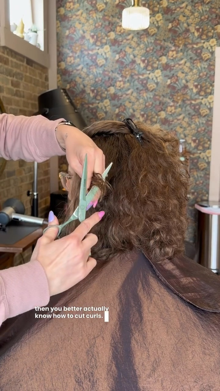 Fixing my client’s curl cut. Has this ever happened to you?  #curlspecialist #curlycut #ohiohairsalon