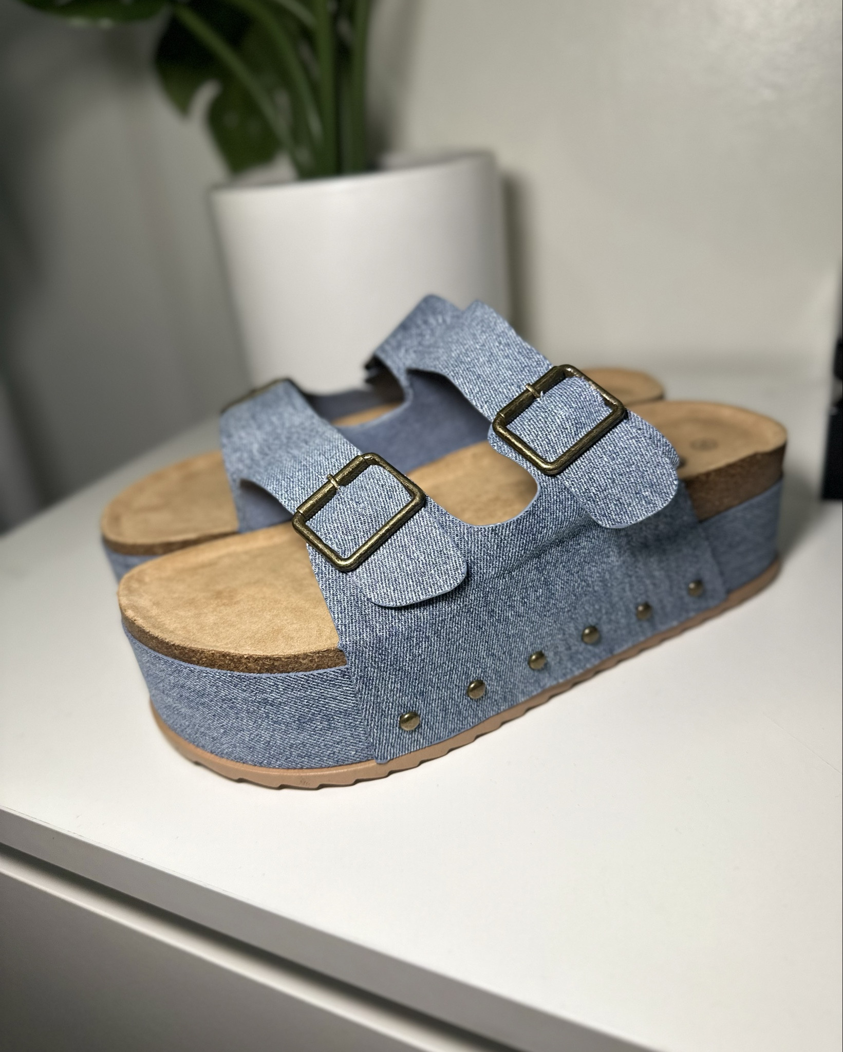 When you’re a “Birkenstock girl”, but need an elevated alternative✨ Originally ordered a similar style for 4 times the price, then spotted these and snagged an amazing dupe! Flatform sandals are the perfect compromise for comfort, that feels just a little more dressed up & styled. 

#LTKStyleTip #LTKShoeCrush #LTKFindsUnder50