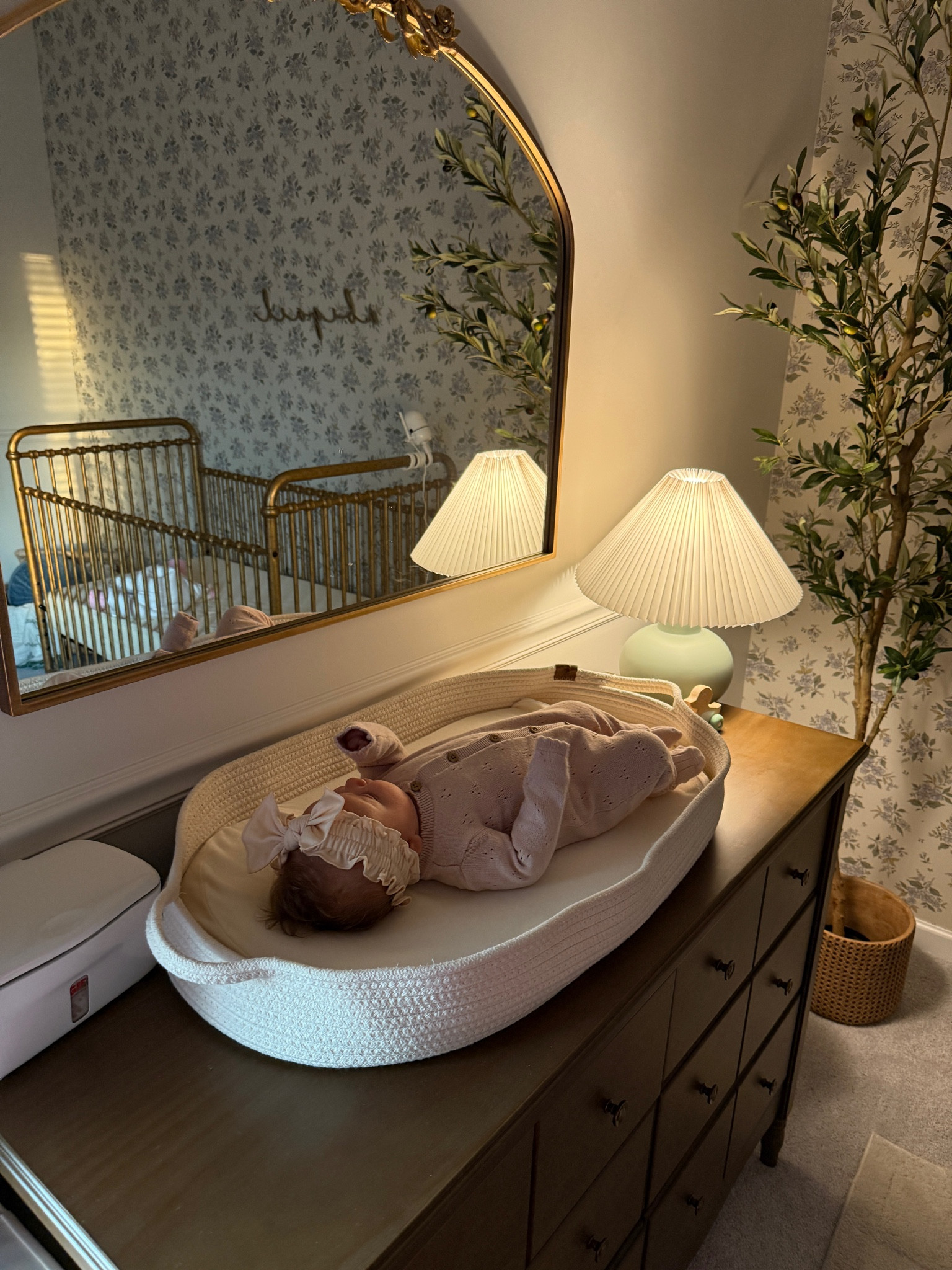 Baby girl’s outfit today and bow details!