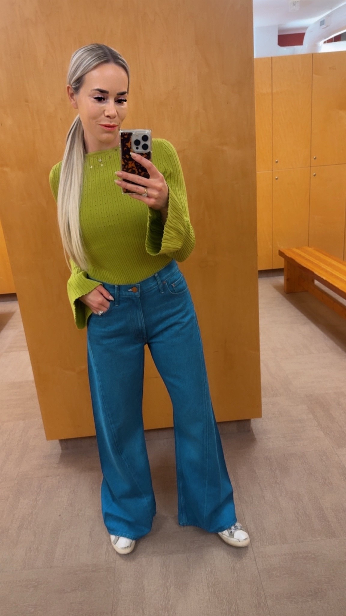 Chartreuse + bell sleeves 💚 Wearing size small. These jeans are vital for a reason. The wash is perfection! Snagged these jeans in all the washes. Wearing 25

#LTKjeans #LTKcanada