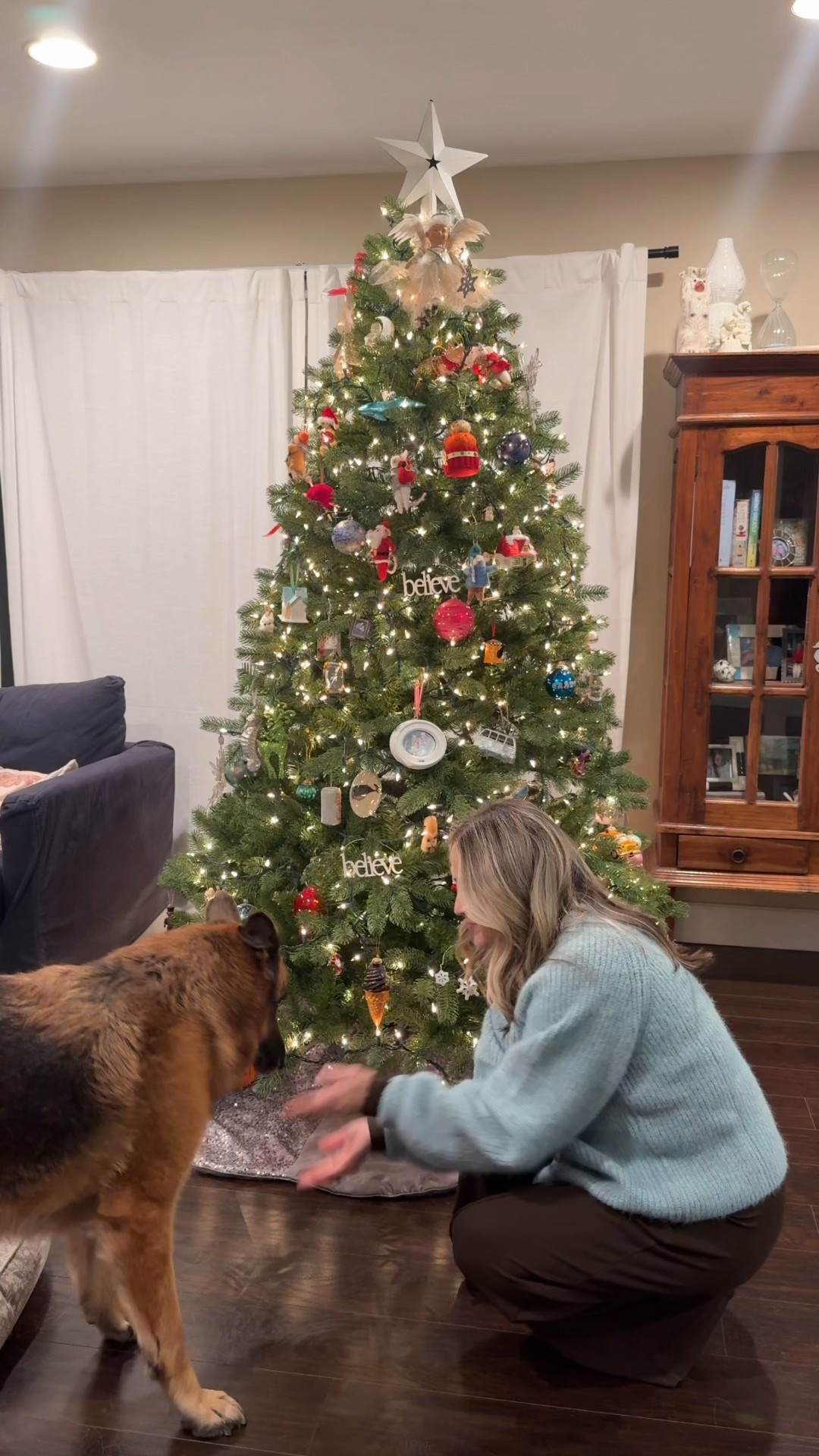 I might have worn this cute brown set for three consecutive days, but putting a cute sweater over it changes the whole look! Merry Christmas, everyone!! 