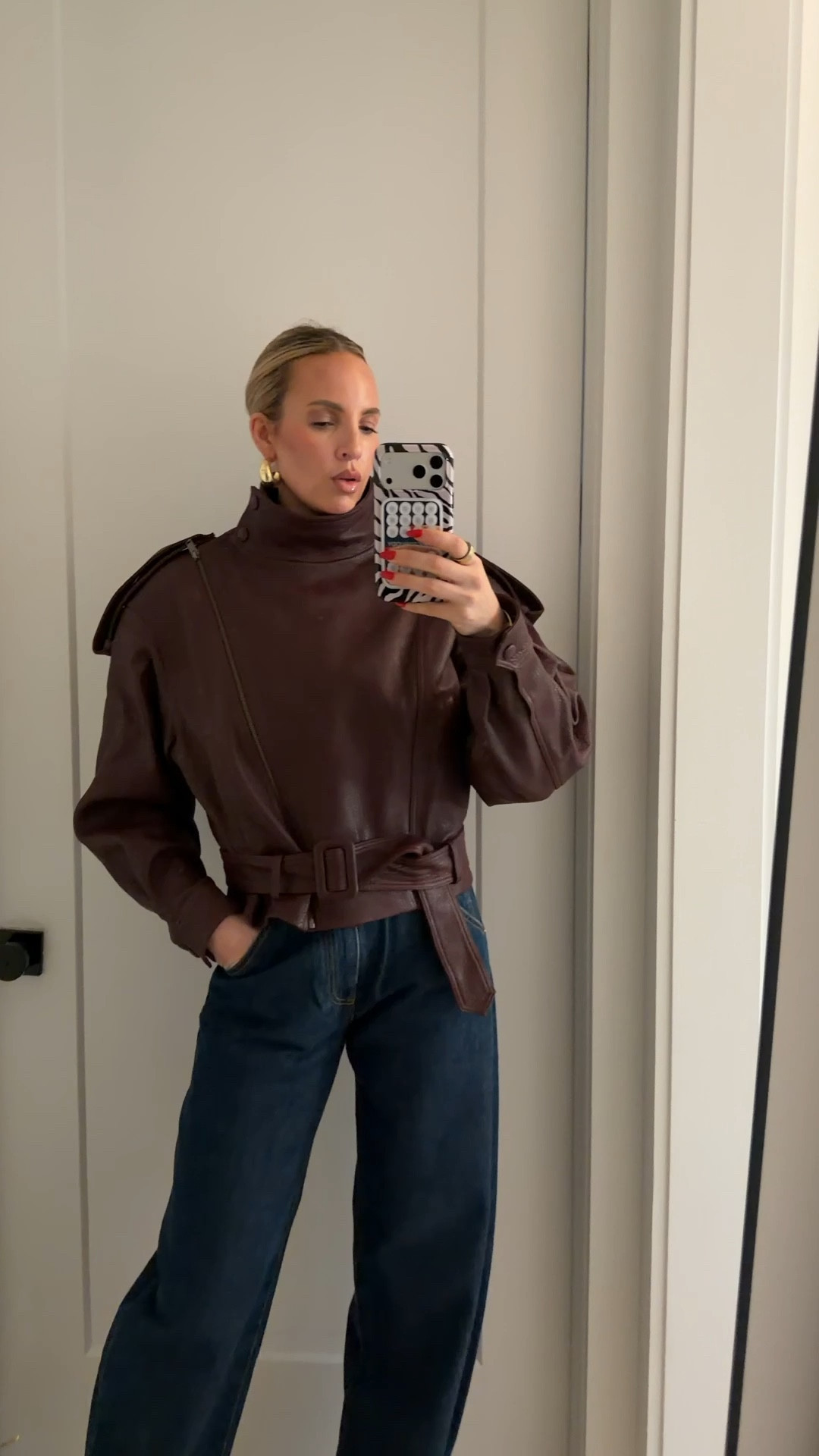 This jacket is INSANE. I could not get my eyes off of the super expensive Magda Butrym one but now this has made me stop obsessing over it. The quality is incredible. I’m wearing a medium. ￼ also side down in the jeans. These are one of my top three most favorite pairs of jeans! I just bought these in this darker shade. I have them in the lighter shade as well. Tall  girl friendly! ￼



@Ducie #sponsored @ducielondon


#LTKstorytime #LTKOver40 #LTKTall