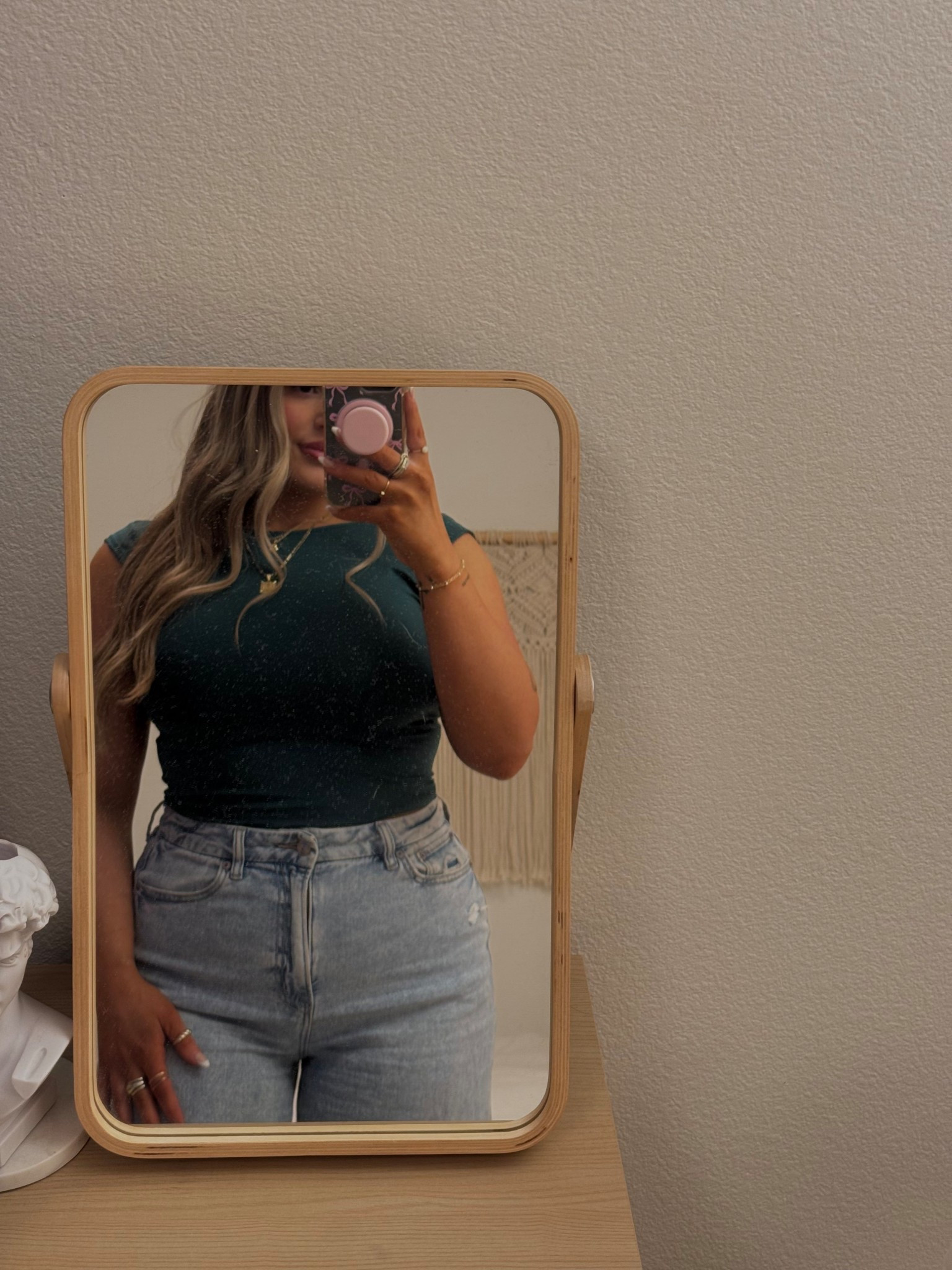 Wearing size medium in top for reference💚💚💚 and my all time favorite jeans in curvy and long ⚡️⚡️⚡️⚡️ 