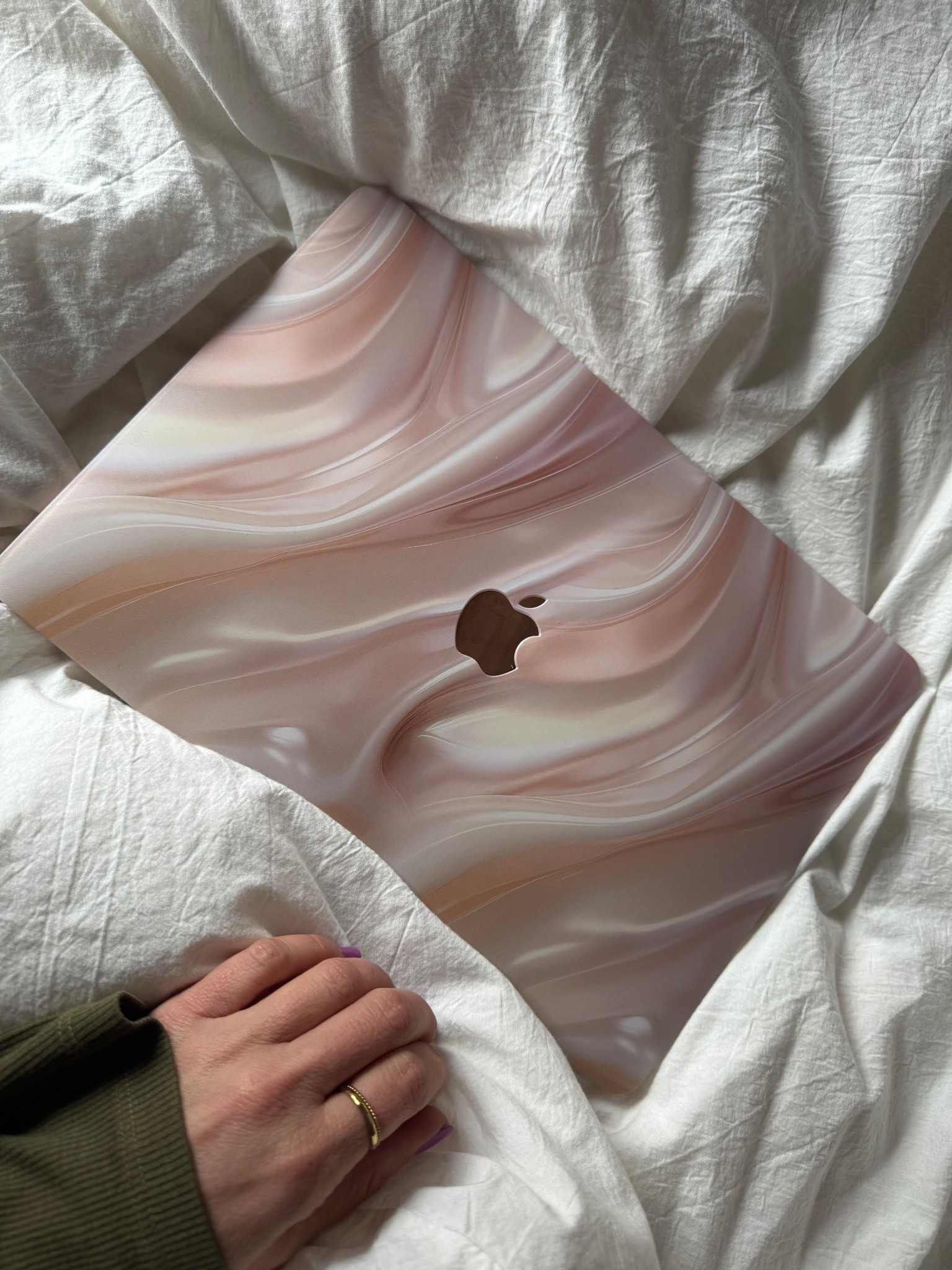 Obsessed with this laptop cover #cutetecb #worklife 