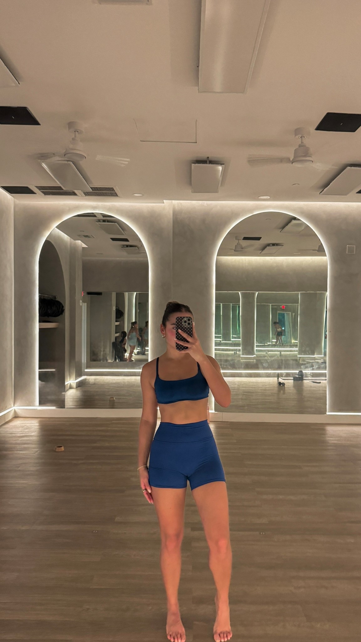 Wearing size M