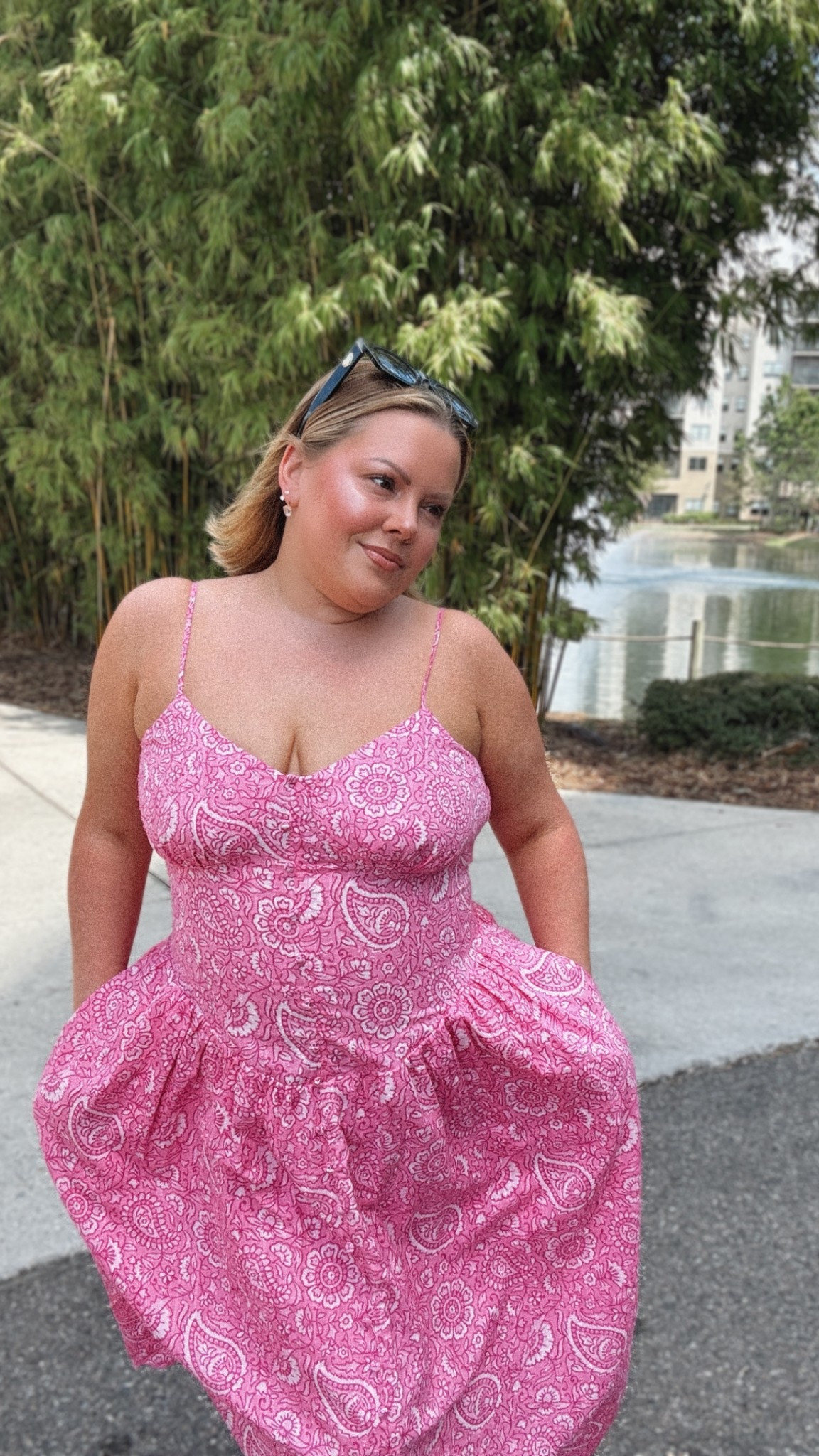 Affordable mid sized dress with pockets 

#LTKootd #LTKMidsize #LTKOver40