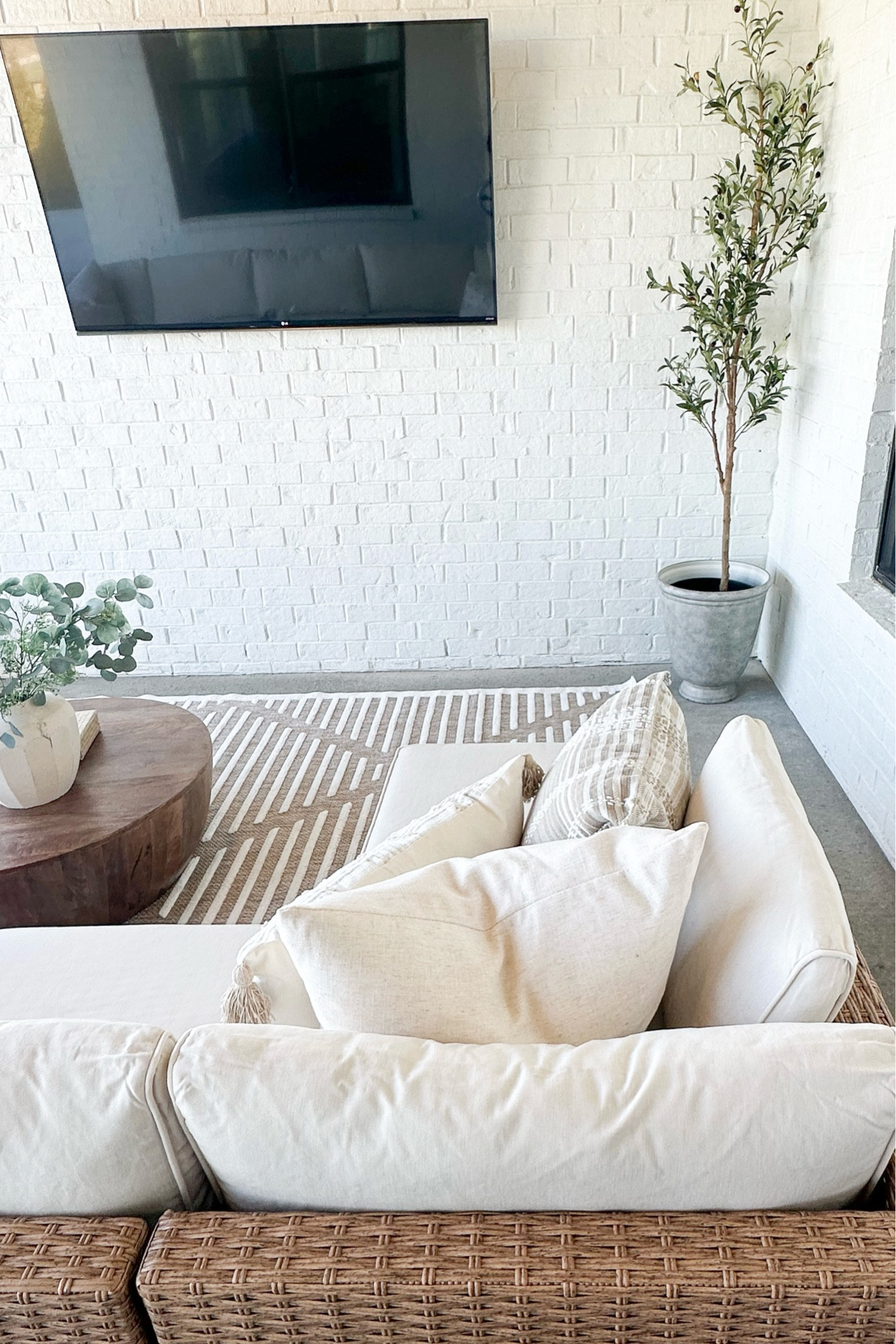 Outdoor decor ✨ 

#LTKstyletip #LTKhome #LTKSeasonal