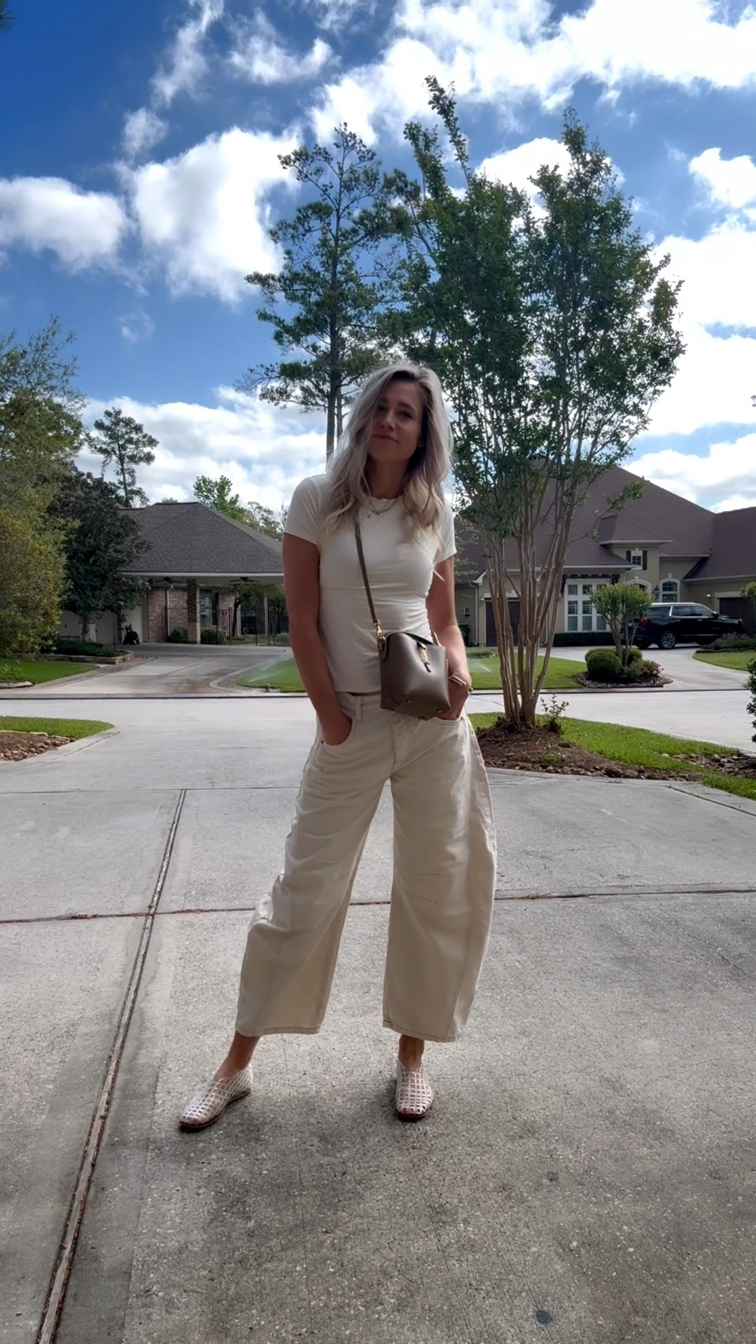 The jelly sandals are back out and I couldn’t be happier abt it!
If you are on the fence abt barrel jeans these are the best pair to try. Under $100 free people