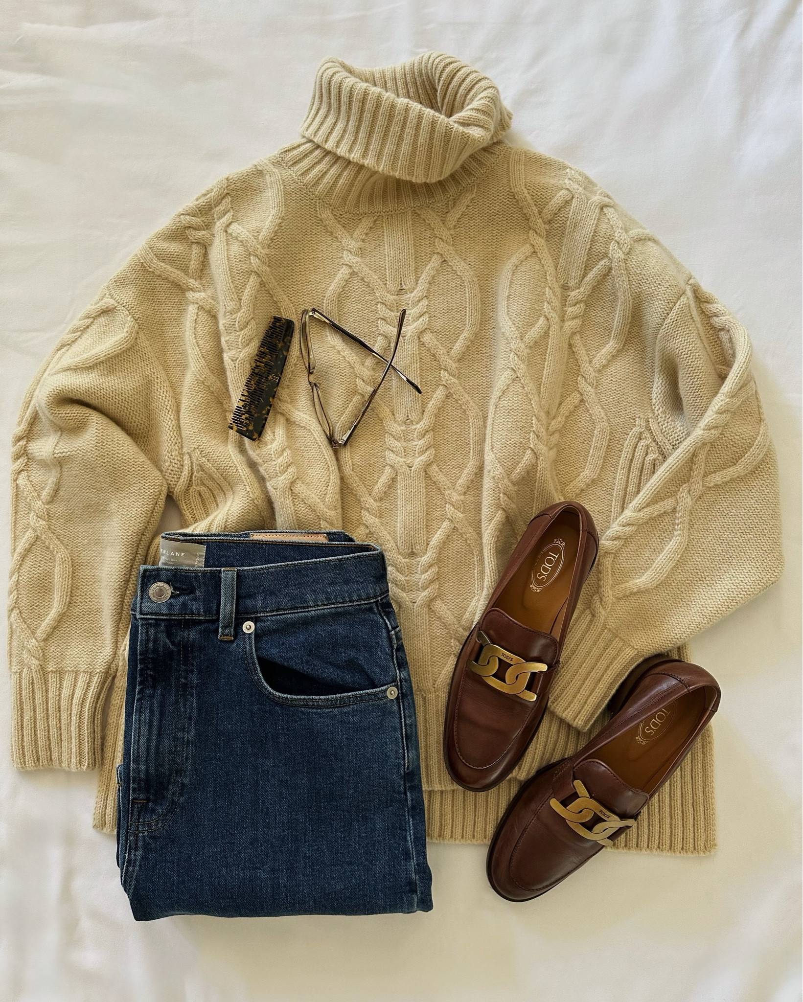 Fall outfit, cozy fall outfit, sweater, loafers, jeans

#LTKFindsUnder100 #LTKSeasonal #LTKStyleTip
