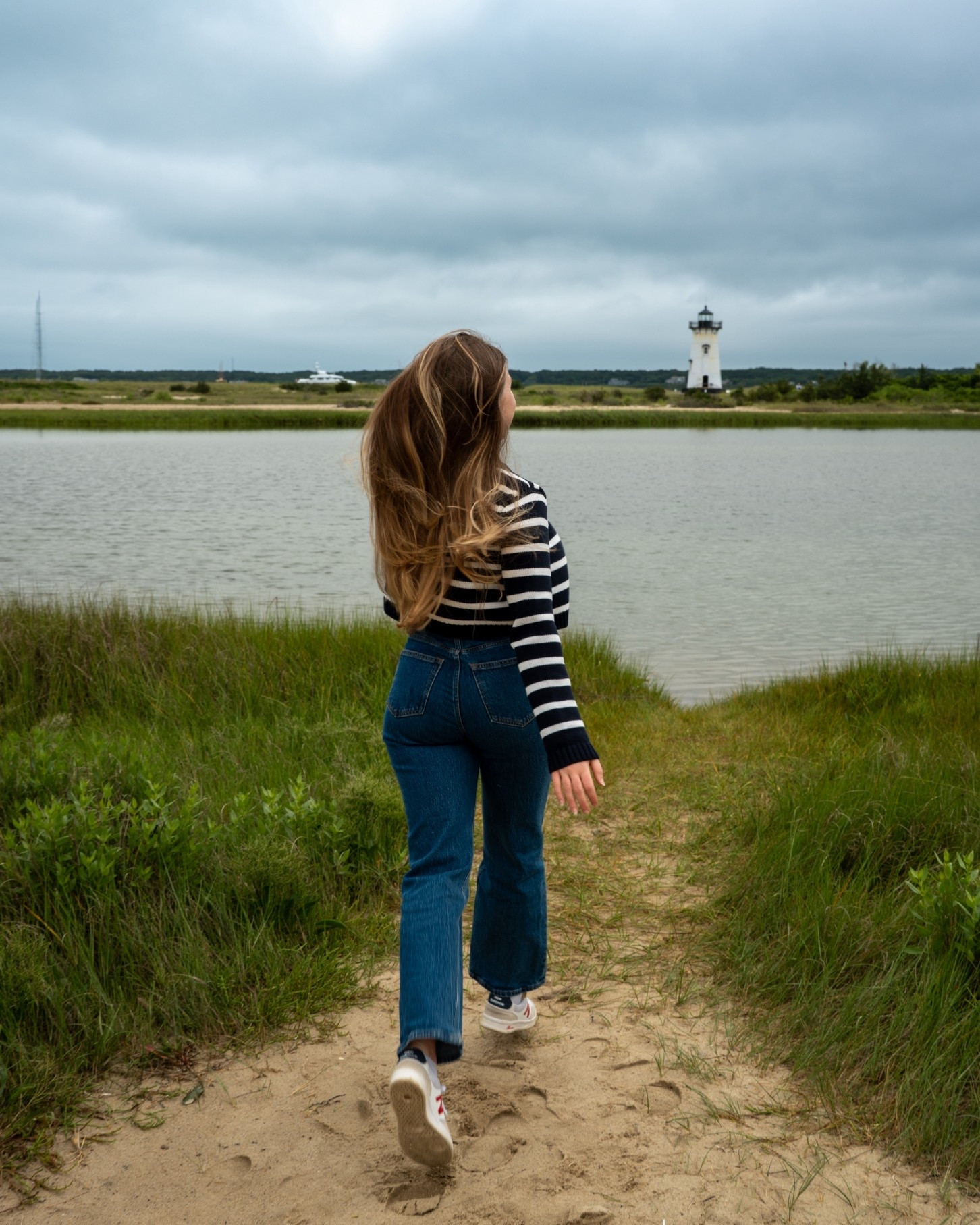 👖Favorite jeans!! Abercrombie 90s Relaxed “Curve Love”

I’m 5’4”, 26” waist, 38” hip, and am wearing a size 25 short curve love in this photo, and they are more fitted on me.

I also have this same style in a light wash color, but size 26 short curve love, and they’re a more relaxed fit. I’d say this style fits true to size.

The perfect high-waisted jean!

Sneakers are from DSW, but also available on Amazon. I’m a size women’s 7.5/8, and the men’s 6 fits great!

#LTKFindsUnder100 #LTKSaleAlert #LTKStyleTip