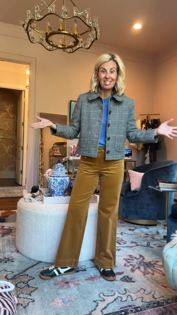 Love a short sleeve sweater! J.Crew Factory is killing it! 

Jacket - 2 
Sweater - xs 
Pants - 26P
Flats - 7.5 (1/2 size down)

#LTKdayinmylife #LTKSeasonal #LTKOver40