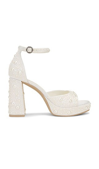 Dolce Vita Pandro Pearl Heel in White. - size 8.5 | Revolve Clothing (Global)