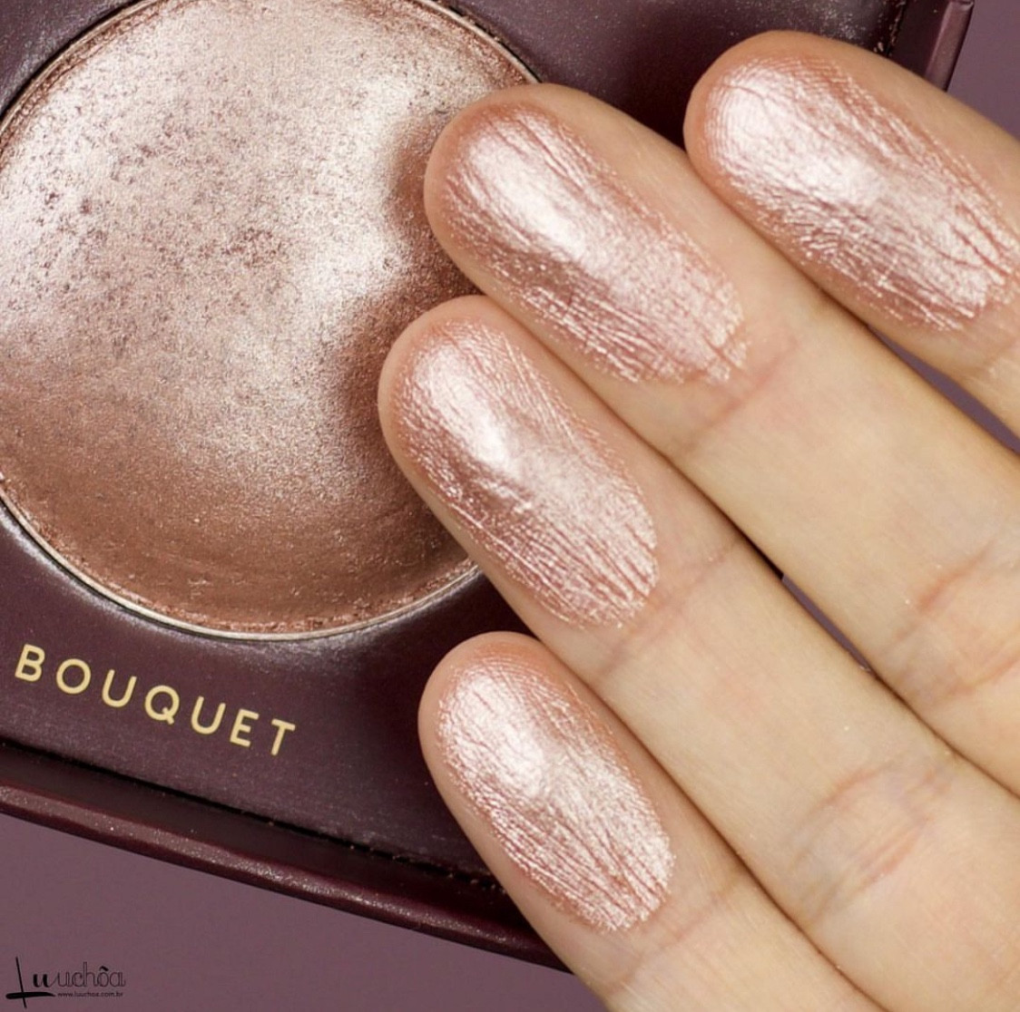 Iluminador Just Glow Bouquet da Linha Mariana Saad!!
Pense em um produto MARAVILHOSO!! 😍 Em mim não consigo usar como iluminador em si, pq fica com fundo de cor no meu tom de pele, mas eu uso bastaaaaante por cima de qualquer blush, ou até como o próprio blush, por ele ter o fundinho rosa. Eu AMO!! 😍

#LTKbeauty #LTKbrasil