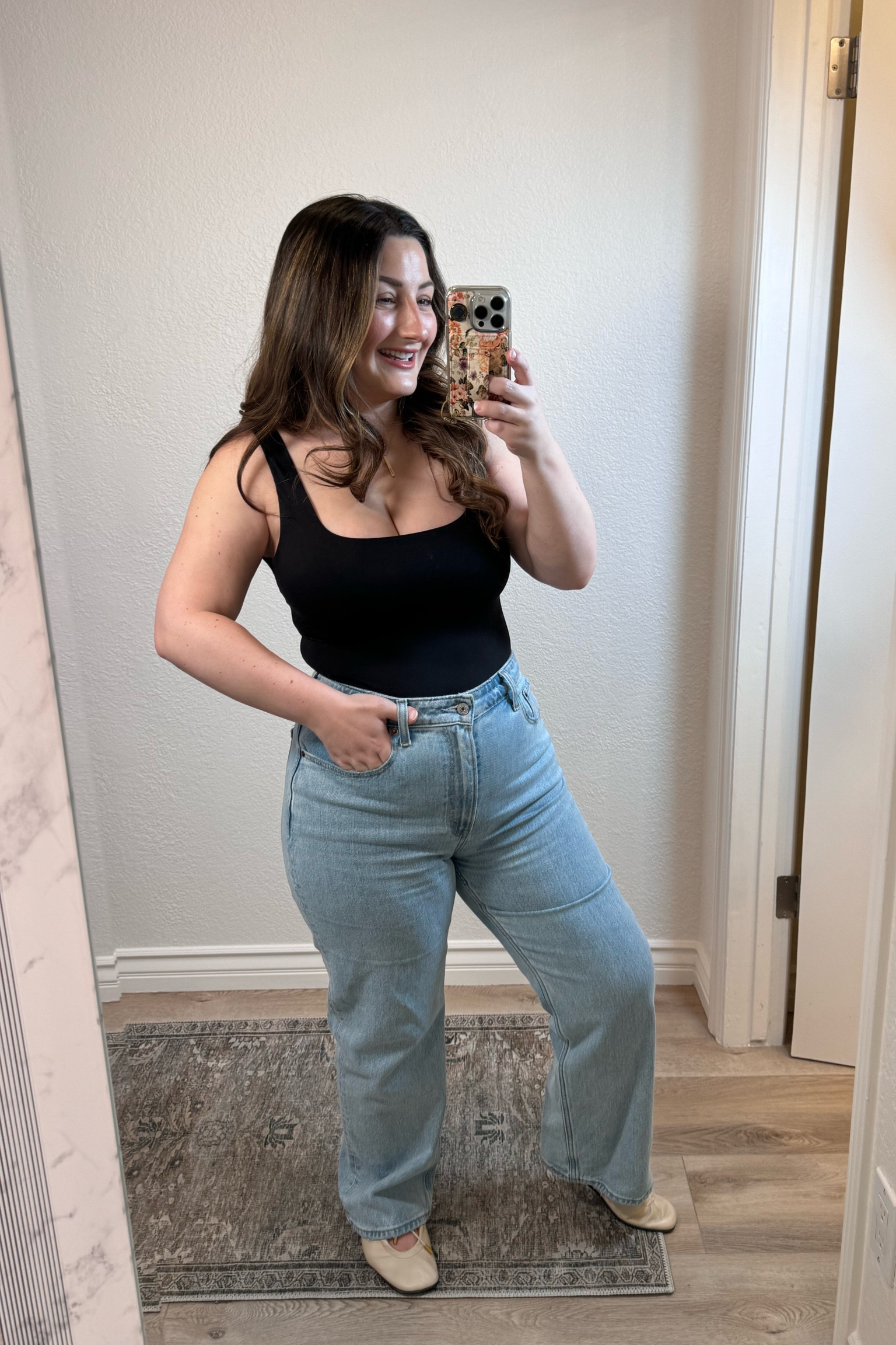 A&F denim sale!! Use code: DENIMAF Abercrombie denim sale 25% off!! .+ stackable code! Petite friendly finds!!
I’m in size 28 extra short light wash#LTKxAF

#abercrombiestyle

#LTKFindsUnder50 #LTKSaleAlert