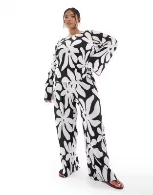 Vero Moda Curve plisse top and wide leg pants set in black and white floral print | ASOS (Global)