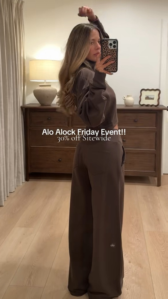 Alo is offering 30% off sitewide for Black Friday! Perfect time to stock up on your go-to leggings + cozy basics. 🖤✨