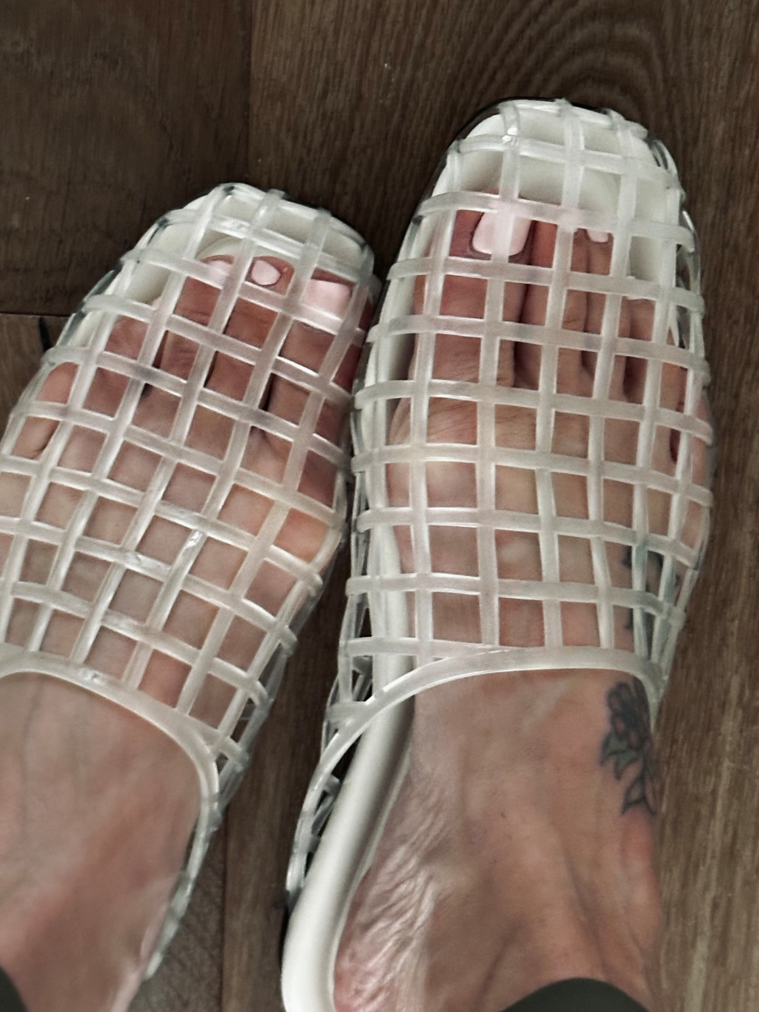 How cute are these throwback jelly slides?! These are the cutest summer sandals! 

#LTKOver40 #LTKShoeCrush #LTKStyleTip