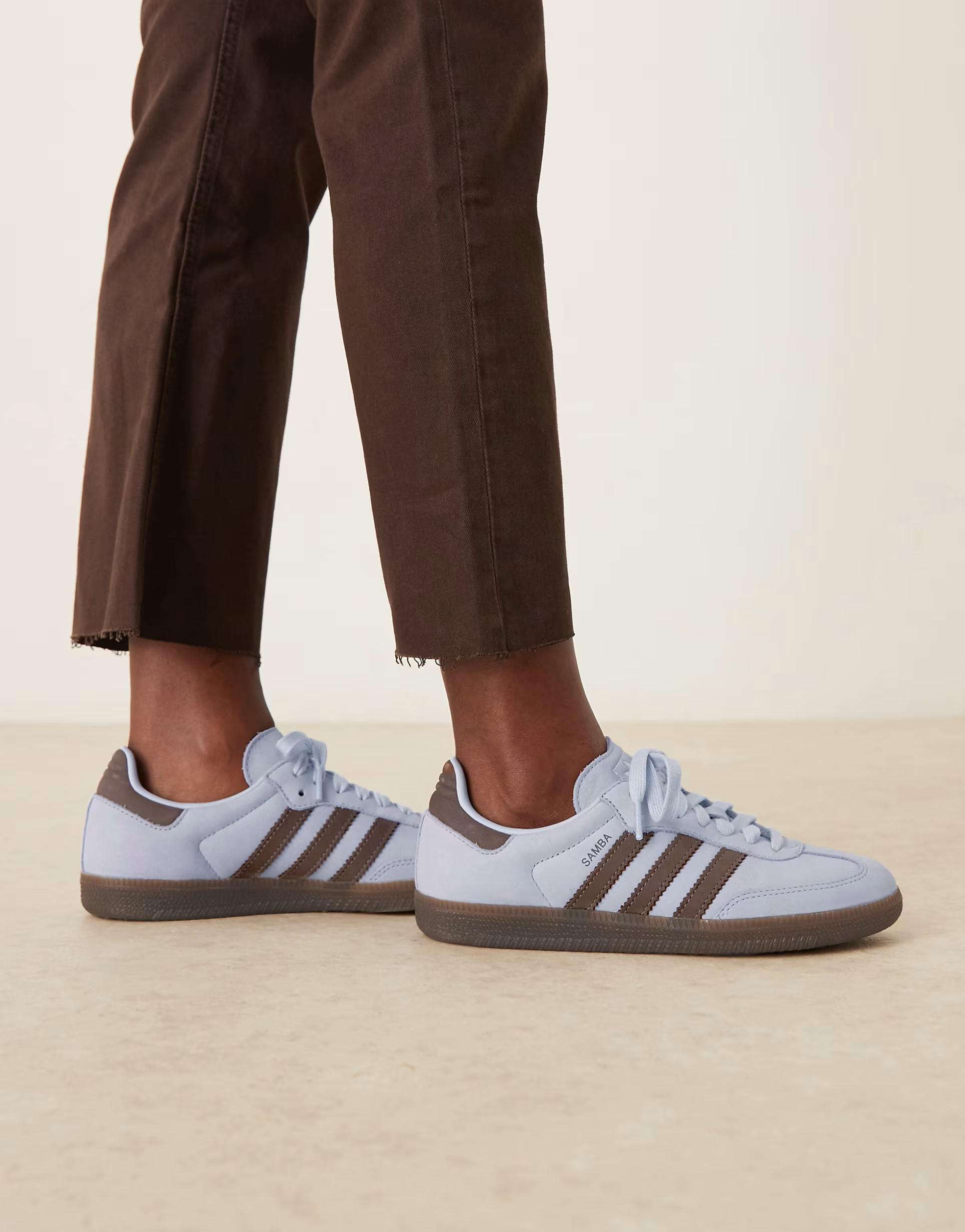 adidas Originals \u2013 Samba OG \u2013 Sneaker in Hellblau und Braun | ASOS (Global)