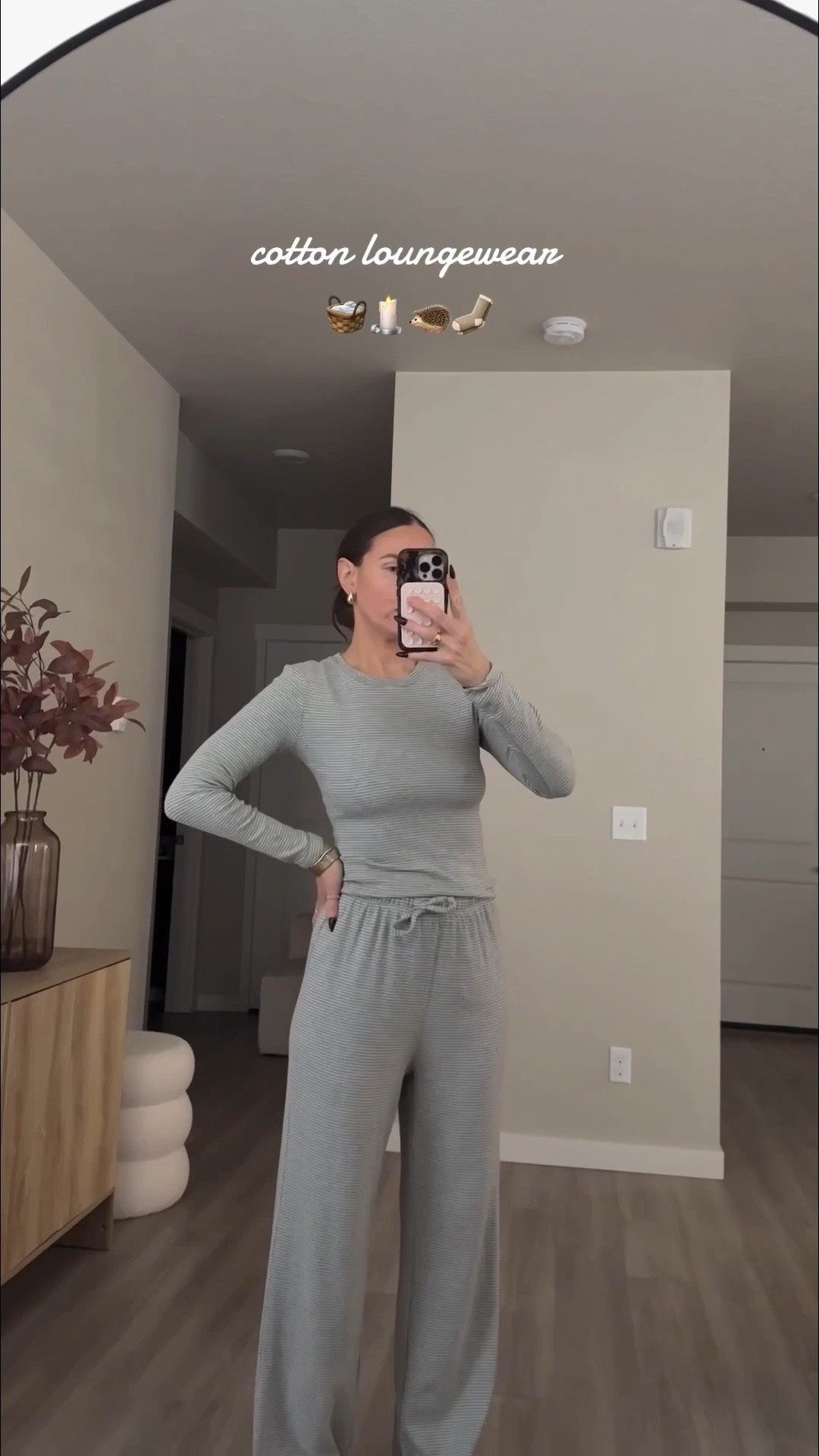 95%cotton.  soft. wide leg palazzo pants. fitte long sleeve shirt.  fremd soft and soooo cozy!!
#loungewear #chyrii