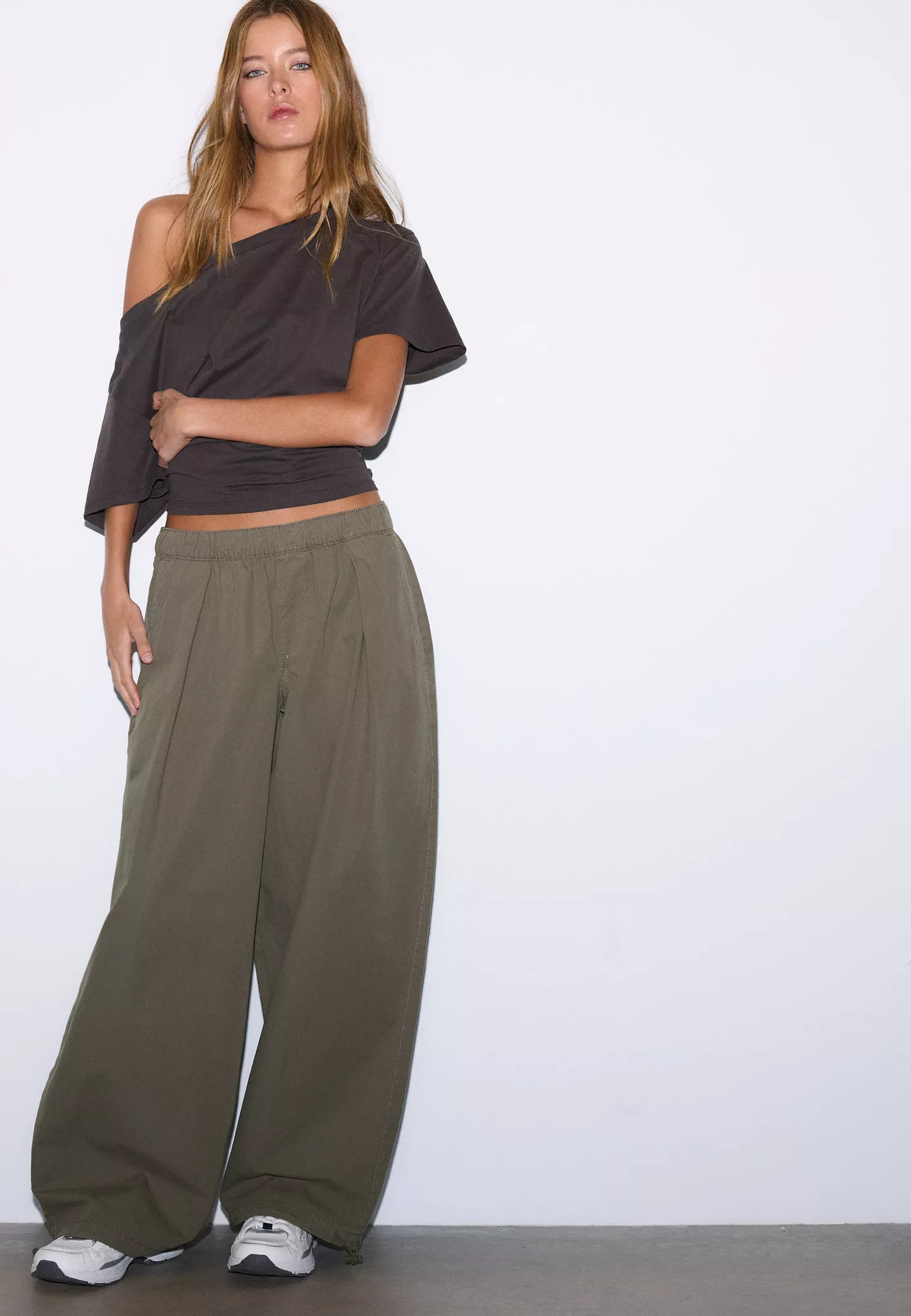 Barrel poplin trousers with stoppers - Women's fashion | Stradivarius United Kingdom | Stradivarius (UK)