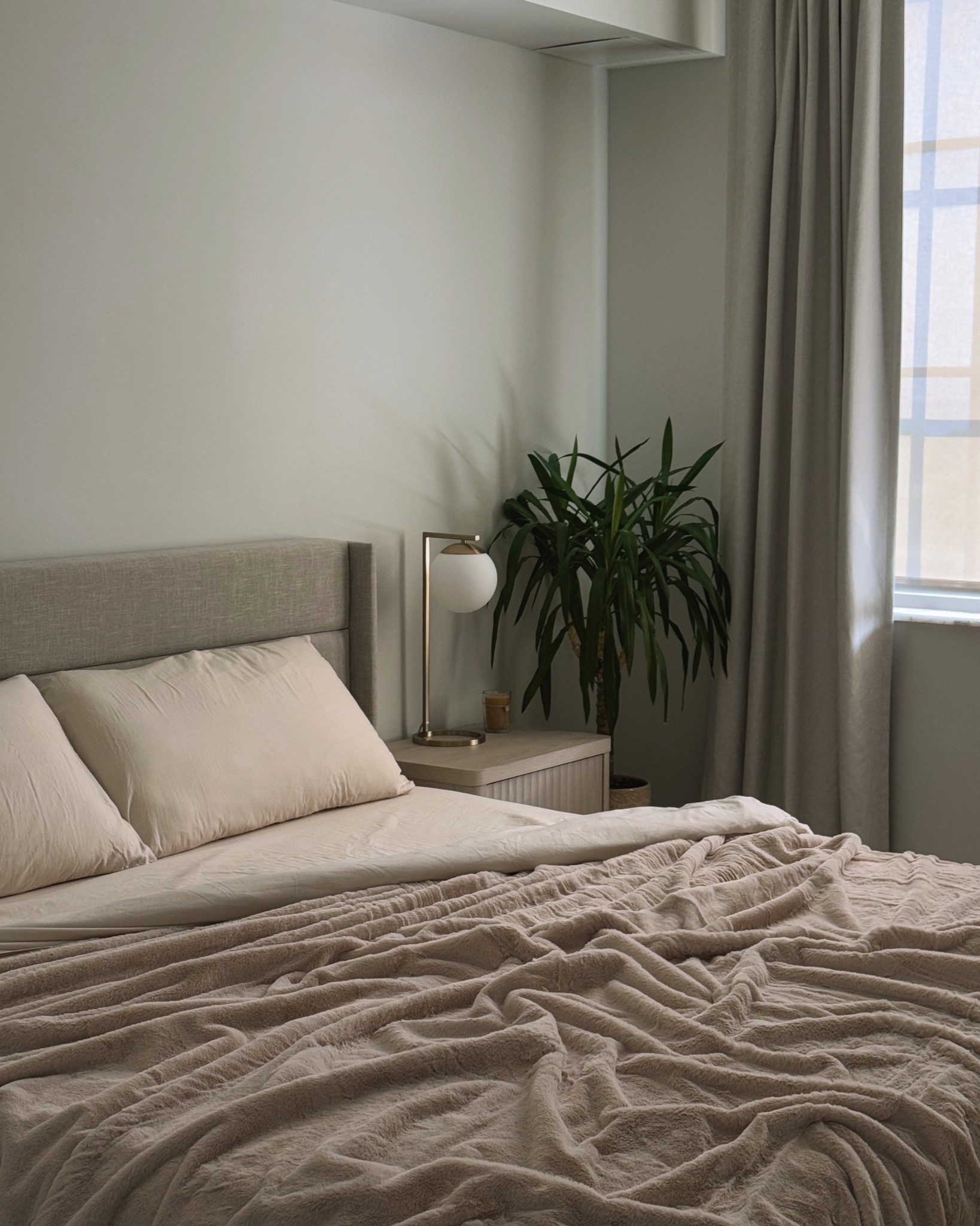 There's a moment in life when a cozy and peaceful bedroom becomes your greatest luxury. Styling my Cuddle Puddle Big Blanket, just in time for fall snugness (I got the color Beige Bear)

#blanketlovers #cozybedroom
#winteressentials #staywarm #fallhomerefresh #homewarmth #holidaygiftidea #bedding #bedroomdecor #neutraldecor #neutralbedroom

#LTKSeasonal #LTKHome