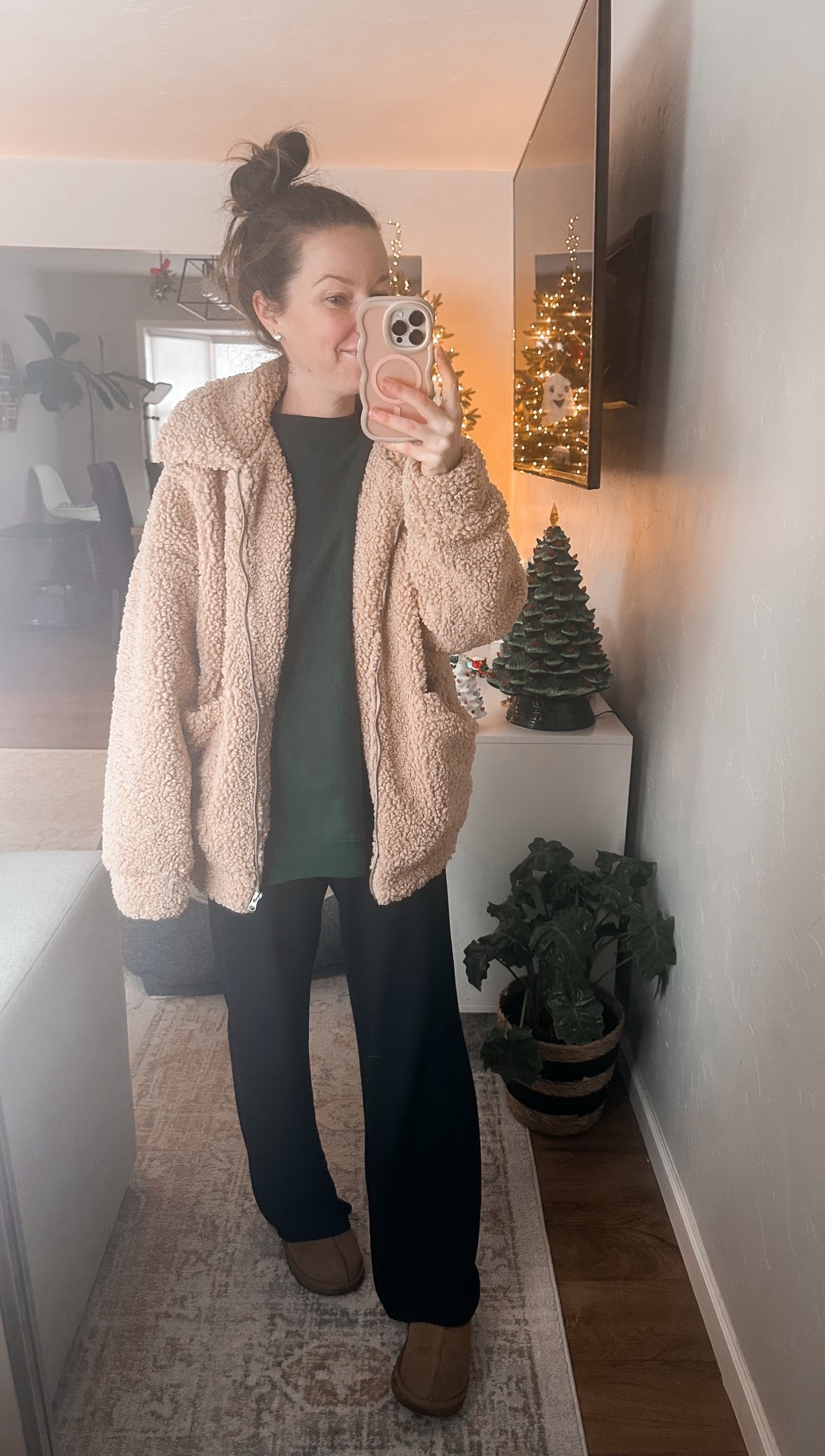 Monday OOTD. 🖤

Sized up in the sweatshirt for an oversized fit  

#LTKPetite #LTKootd #LTKFindsUnder50