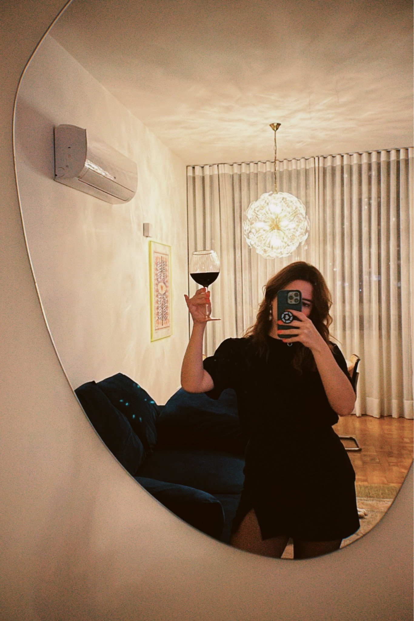 Uma noite de boa companhia e bom vinho ✨