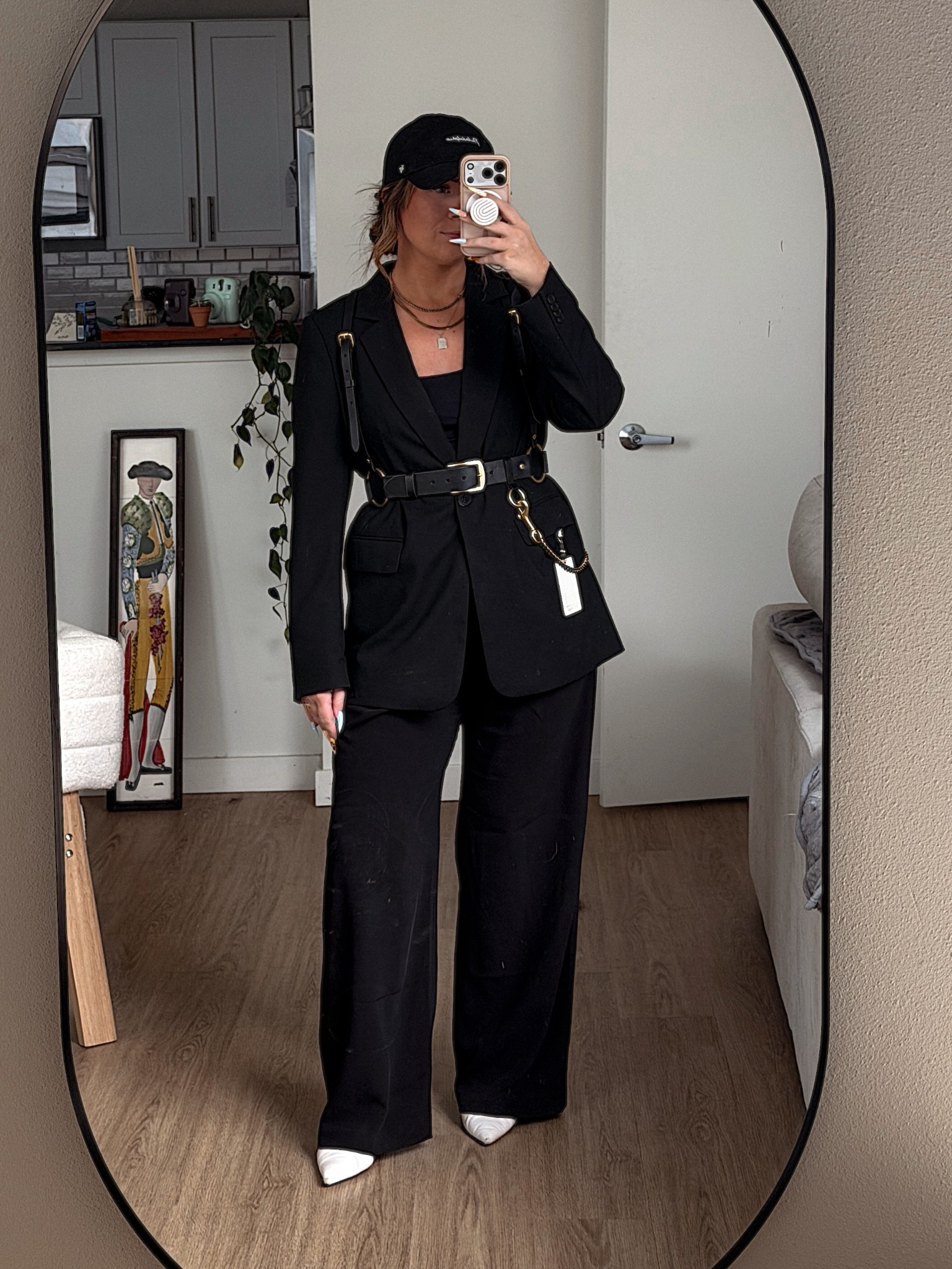 blazer - h&m
pants - gap
harness - ardeo
tank - abercrombie 
hat - 47
heels - naturalizer

#LTKootd