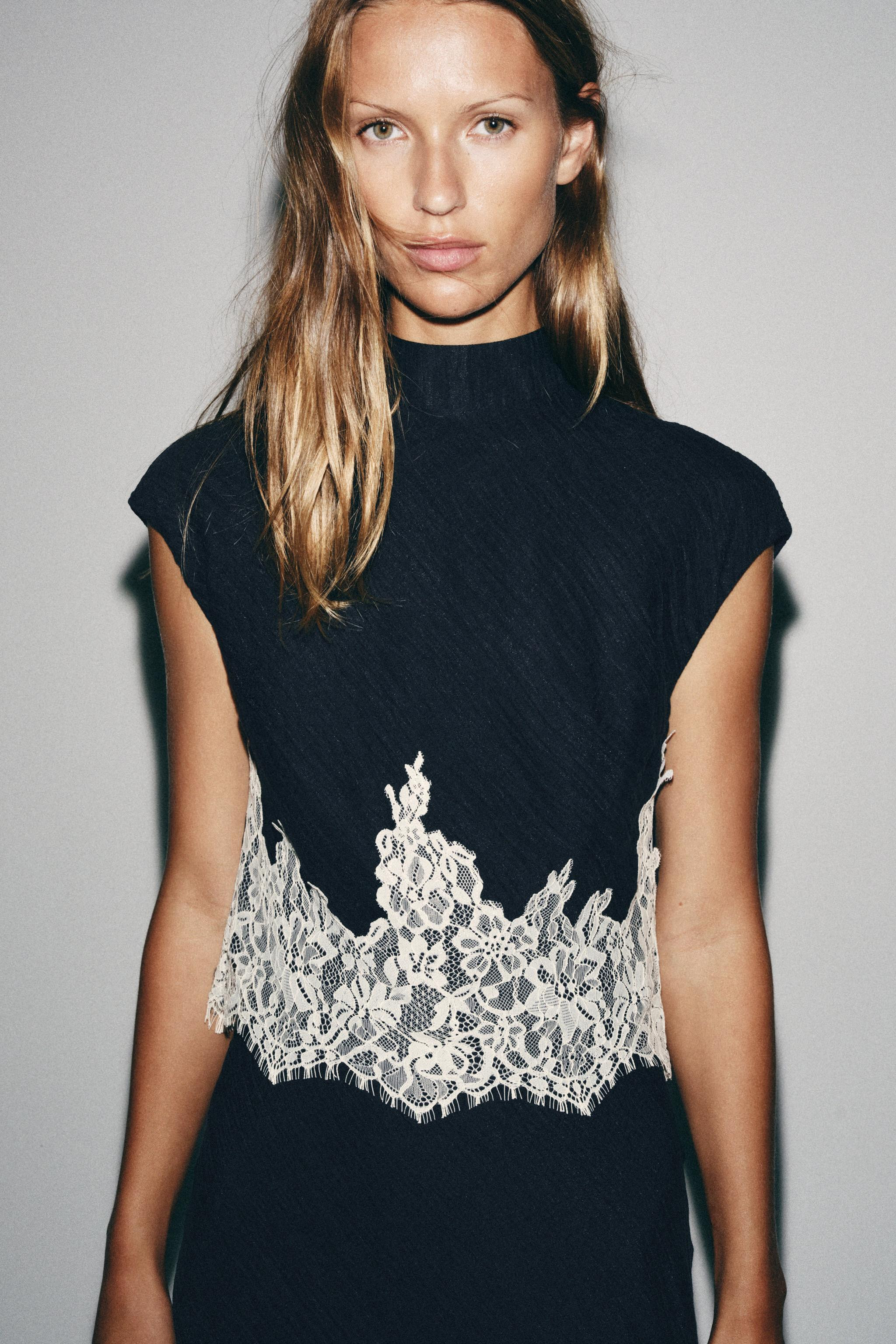 COMBINED LACE CROPPED TOP | Zara Canada