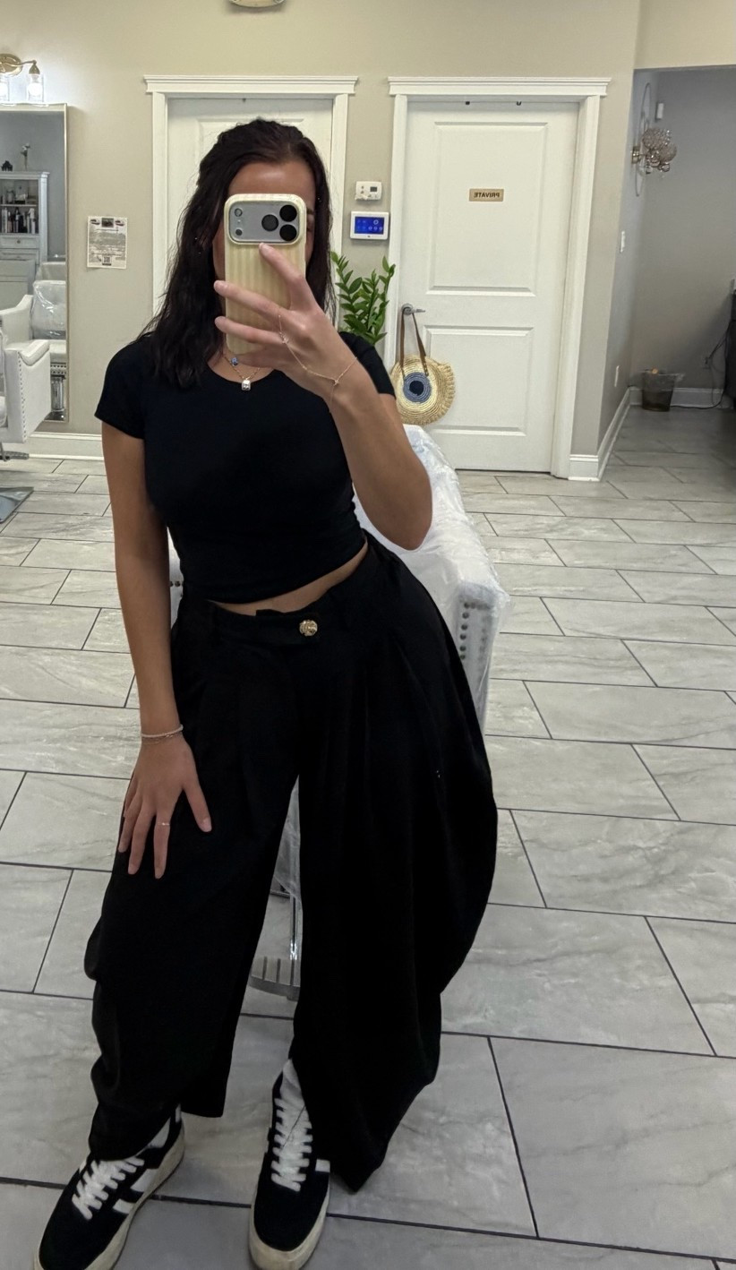 Oversized trousers!

#LTKootd #LTKTravel #LTKSaleAlert