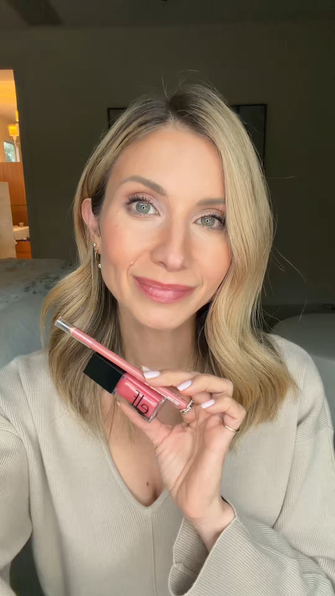 Lip combo ✨ 
Lip liner - Pinky Swear
Lip gloss - Papayarazzi

#elfpartner @elfcosmetics
#elfcosmetics #elfingamazing #eyeslipsface #crueltyfree #vegan

#LTKBeauty #LTKOver40