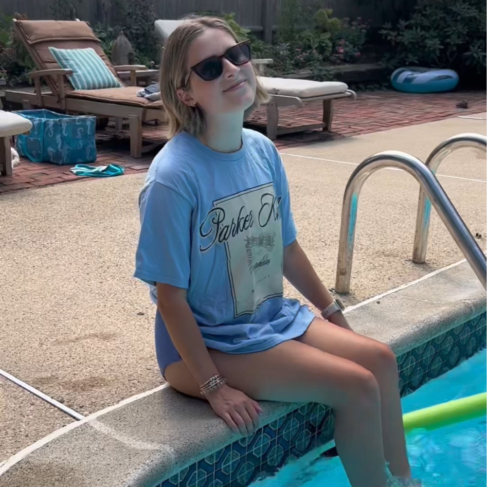 THE PARENT TRAP parker knoll vineyard shirt! 💙 wearing size L