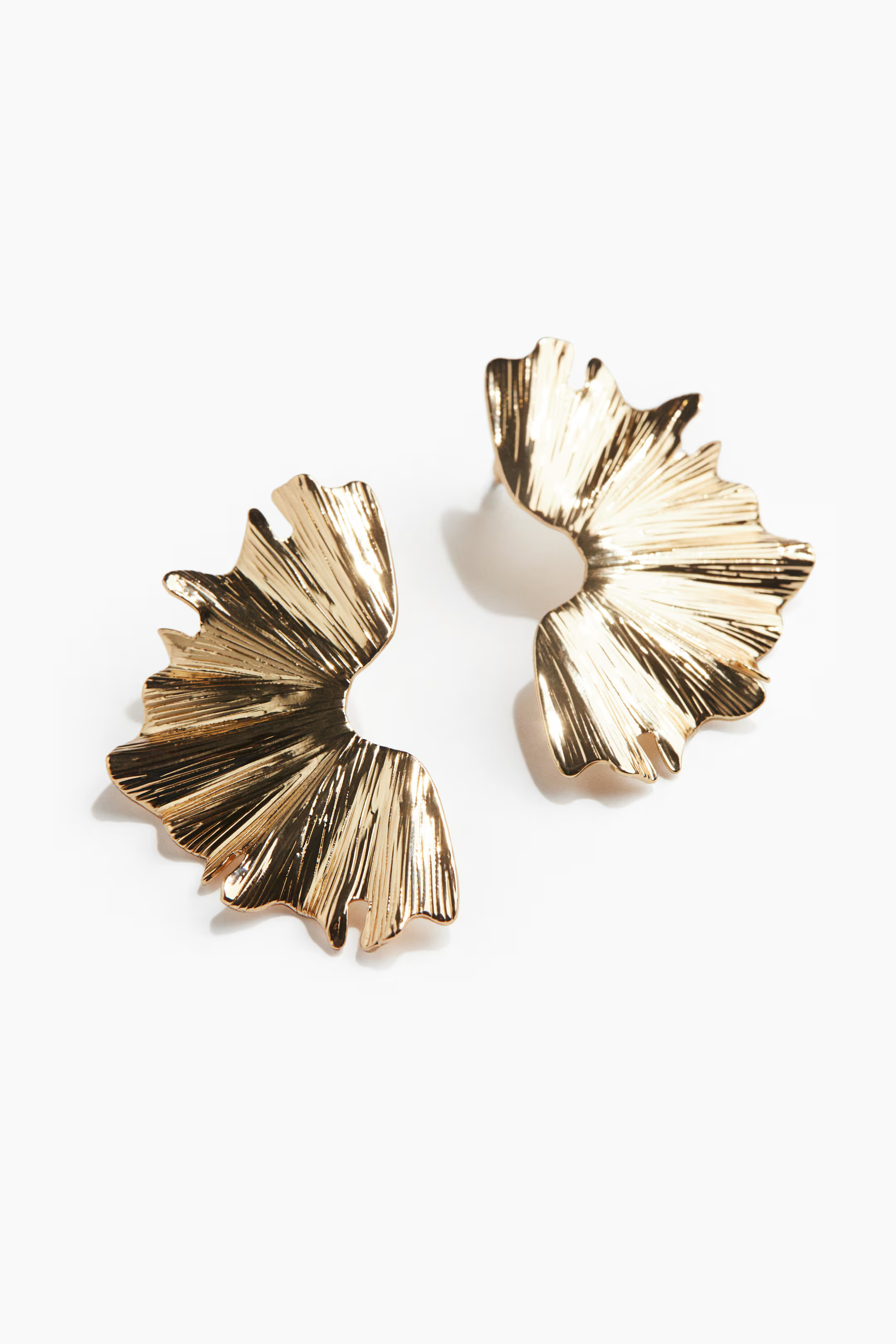 Petal-shaped earrings | H&M (UK, MY, IN, SG, PH, TW, HK)